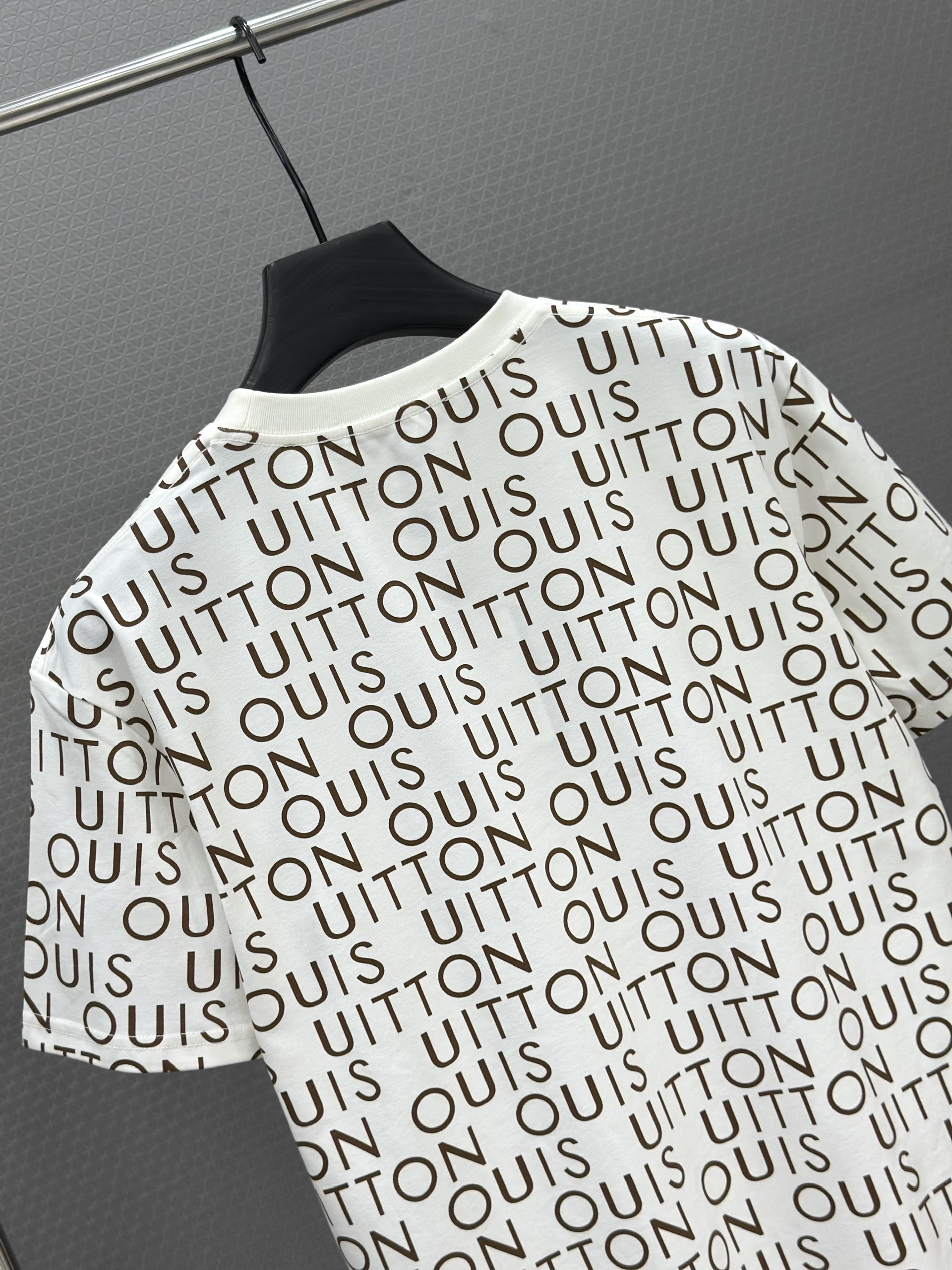 Áo phông T shirt Louis Vuitton LV 1433 logo chữ full Like Auth S-L VTN