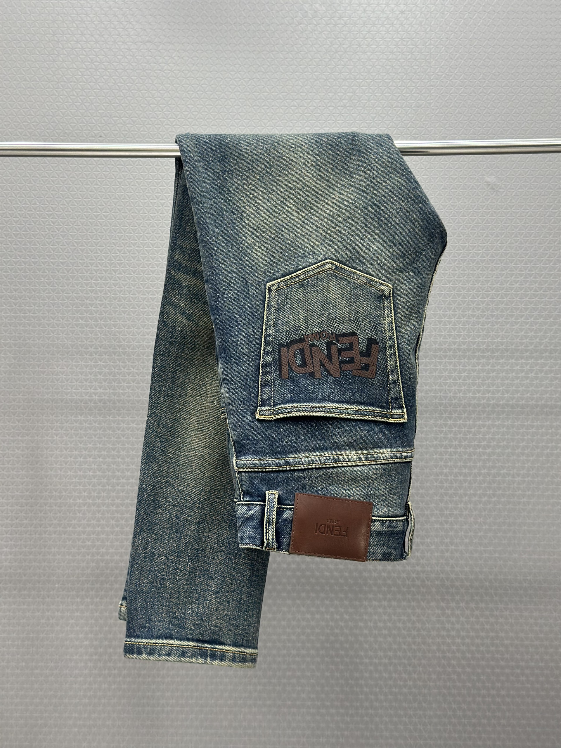 Quần bò jean Fendi Xanh logo thêu túi sau chữ Nâu Like AUth 28-34 VTN