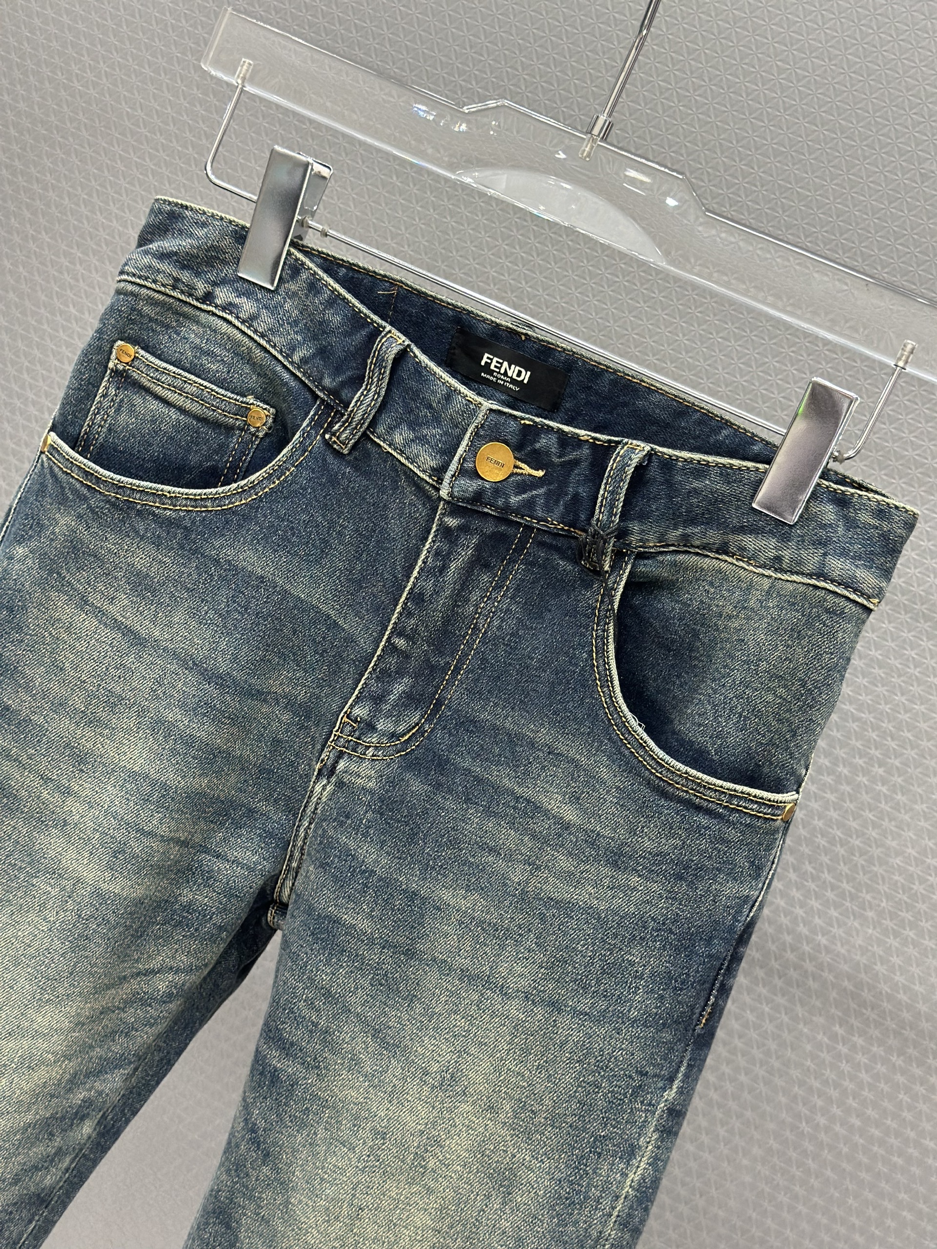 Quần bò jean Fendi Xanh logo thêu túi sau chữ Nâu Like AUth 28-34 VTN