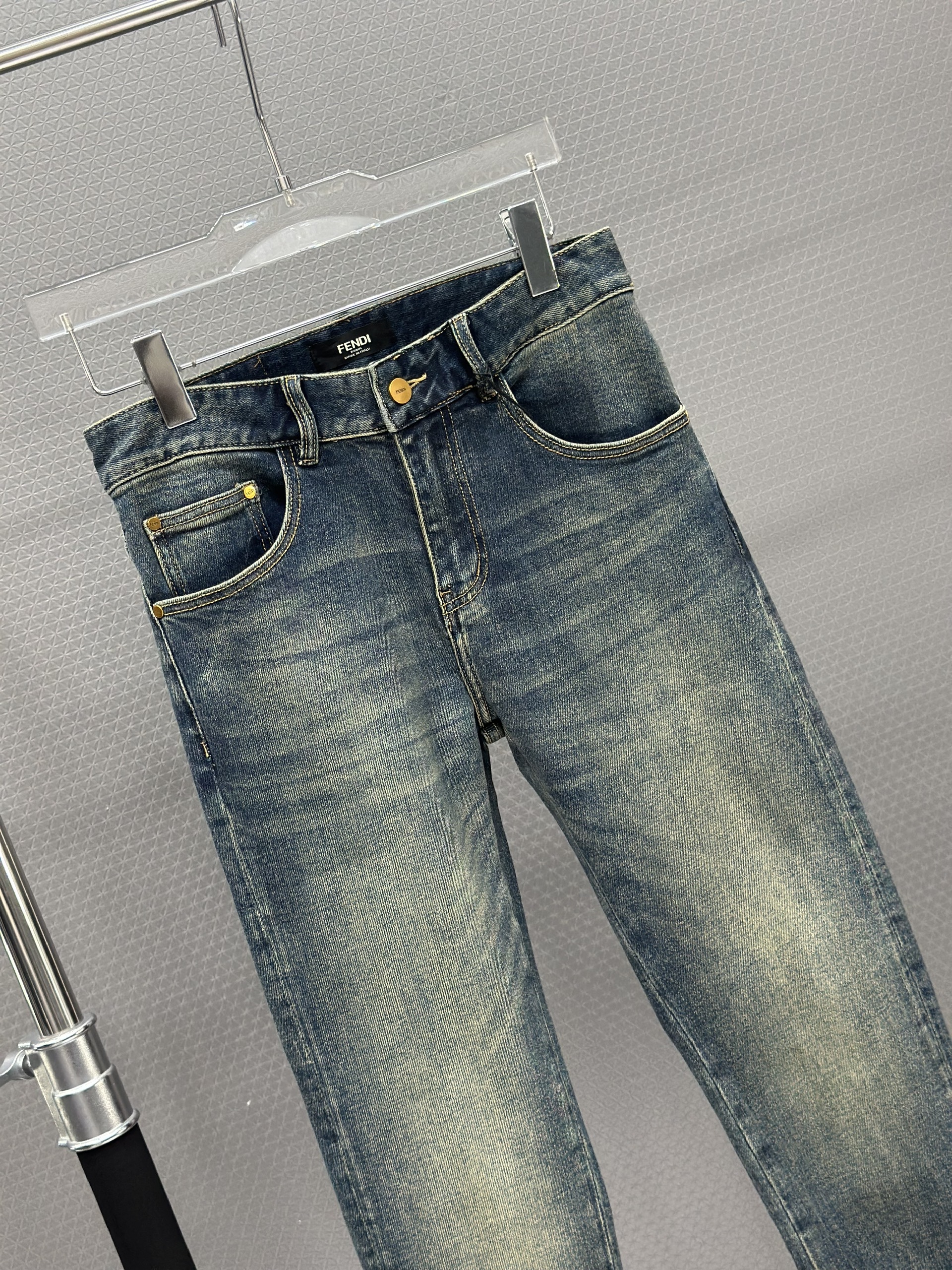 Quần bò jean Fendi Xanh logo thêu túi sau chữ Nâu Like AUth 28-34 VTN