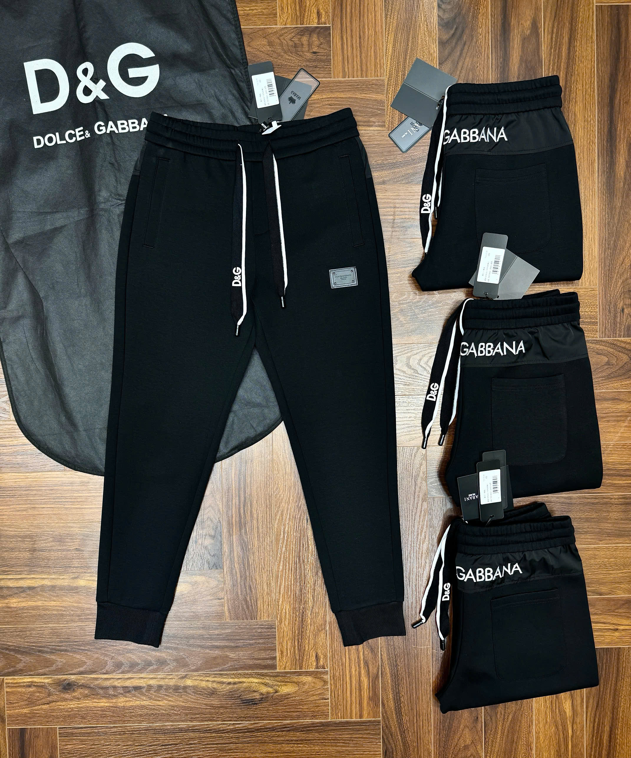 Quần jogger nỉ Dolce Gabbana DG Đen trơn logo tag vuông đùi check cạp sau Like Auth 44-50 CD