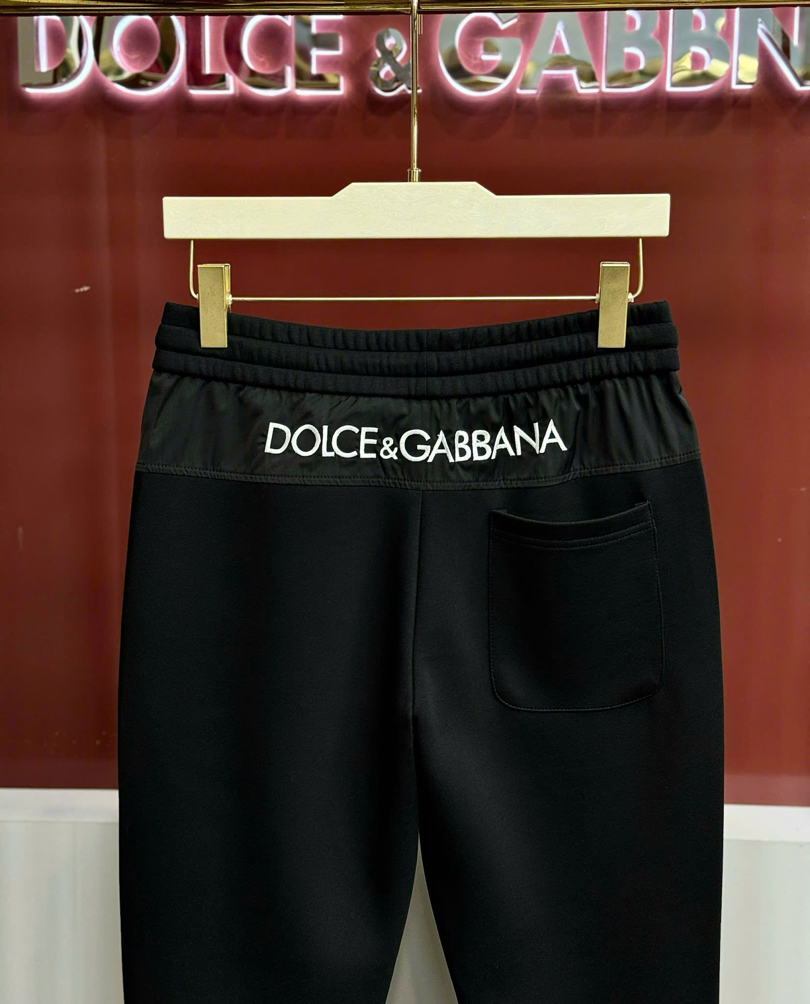 Quần jogger nỉ Dolce Gabbana DG Đen trơn logo tag vuông đùi check cạp sau Like Auth 44-50 CD