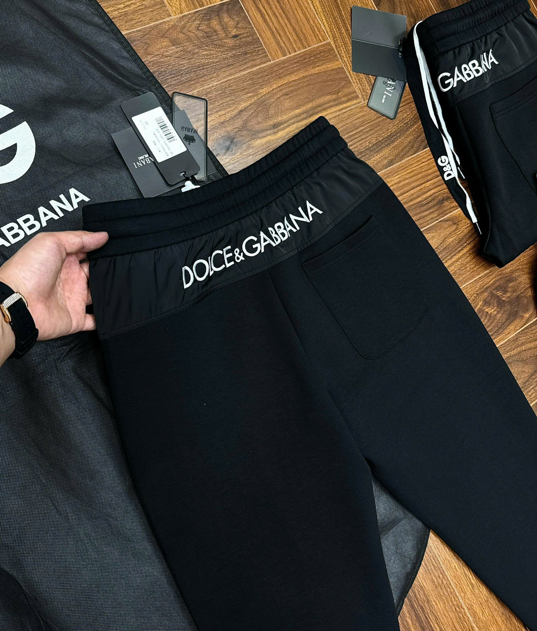 Quần jogger nỉ Dolce Gabbana DG Đen trơn logo tag vuông đùi check cạp sau Like Auth 44-50 CD