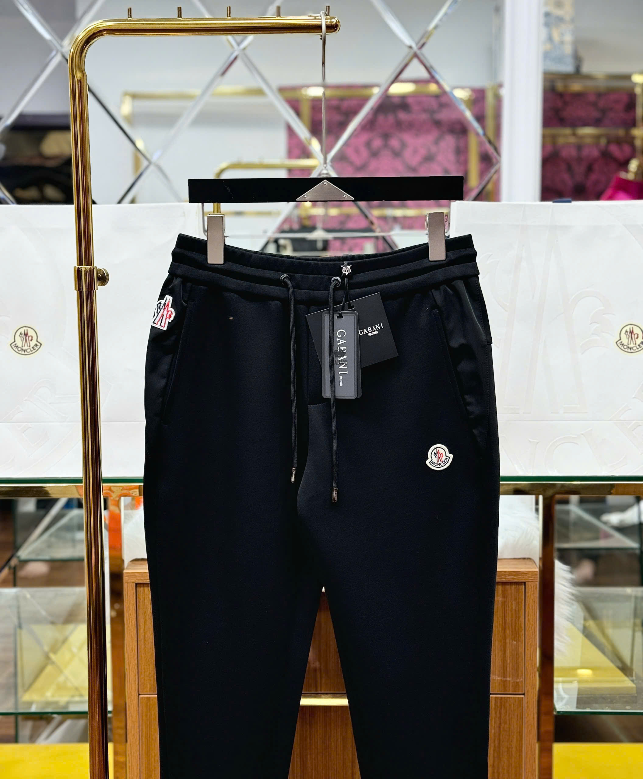 Quần jogger nỉ Moncler logo thêu đùi Like Auth 44-50 CD