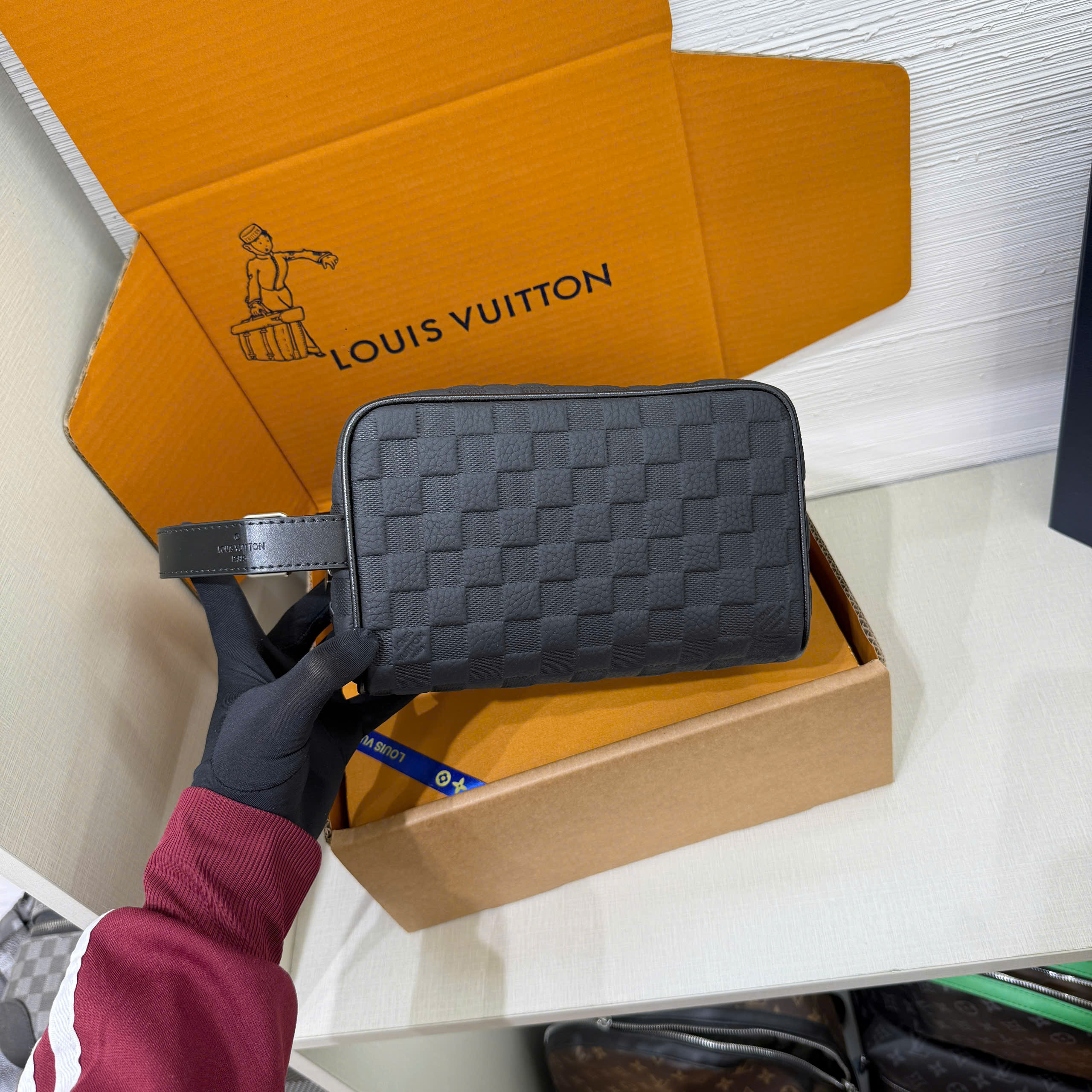 Túi ví Clutch Louis Vuitton LV Locker Dopp Kit Mono Canvas Caro Like Auth 23x13x12 PLD