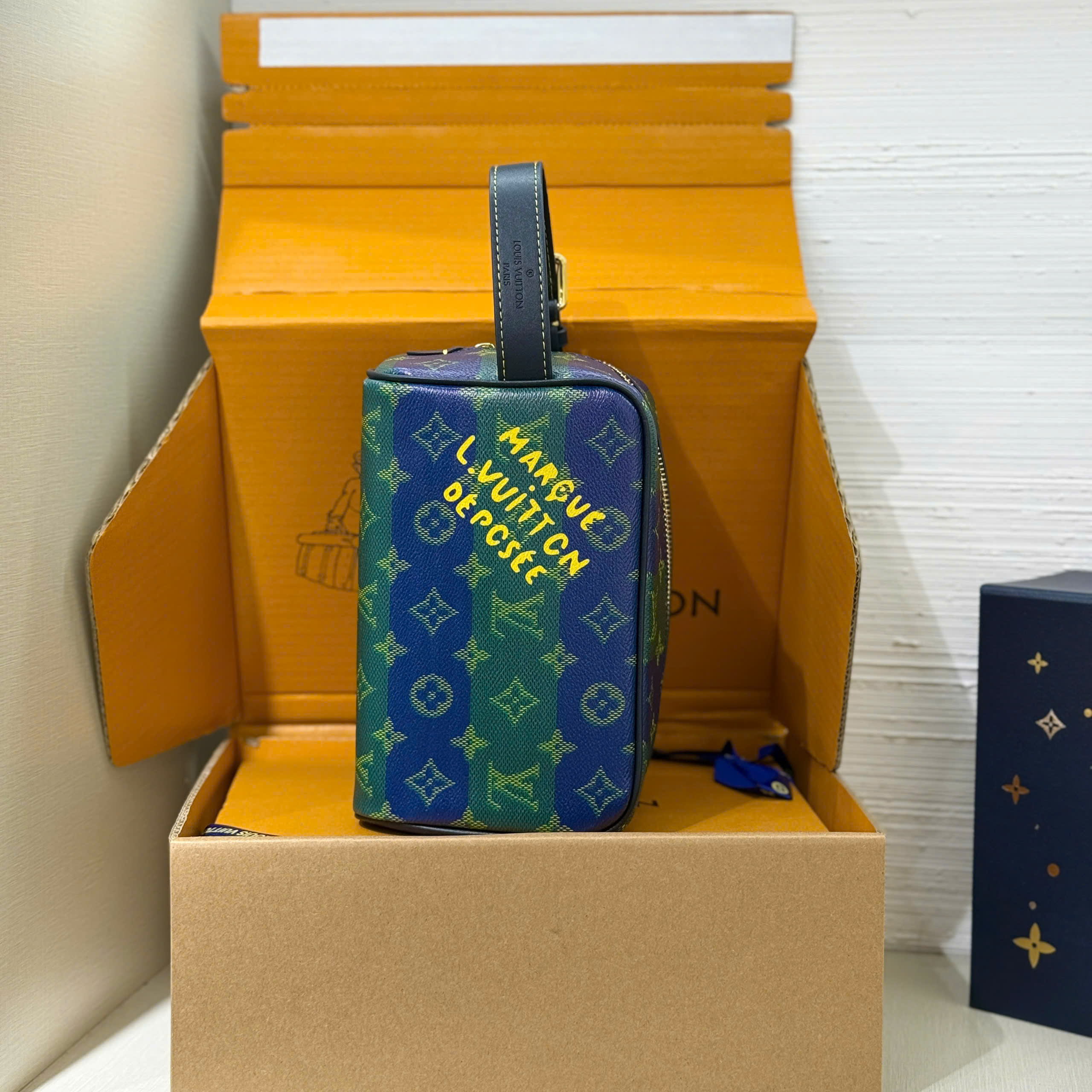 Túi ví Clutch Louis Vuitton LV Locker Dopp Kit monogram Heritage Like Auth 23x13x12 PLD