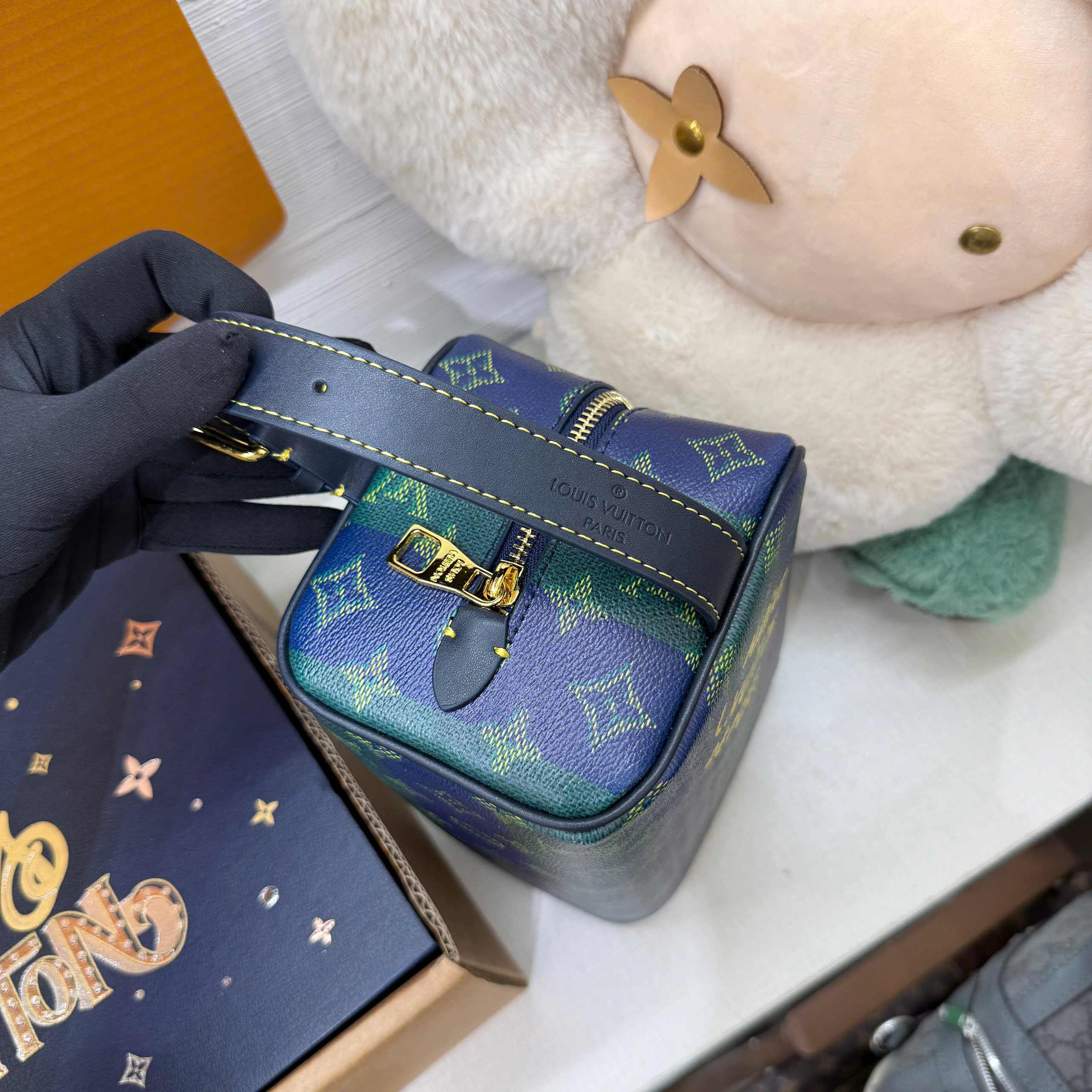 Túi ví Clutch Louis Vuitton LV Locker Dopp Kit monogram Heritage Like Auth 23x13x12 PLD