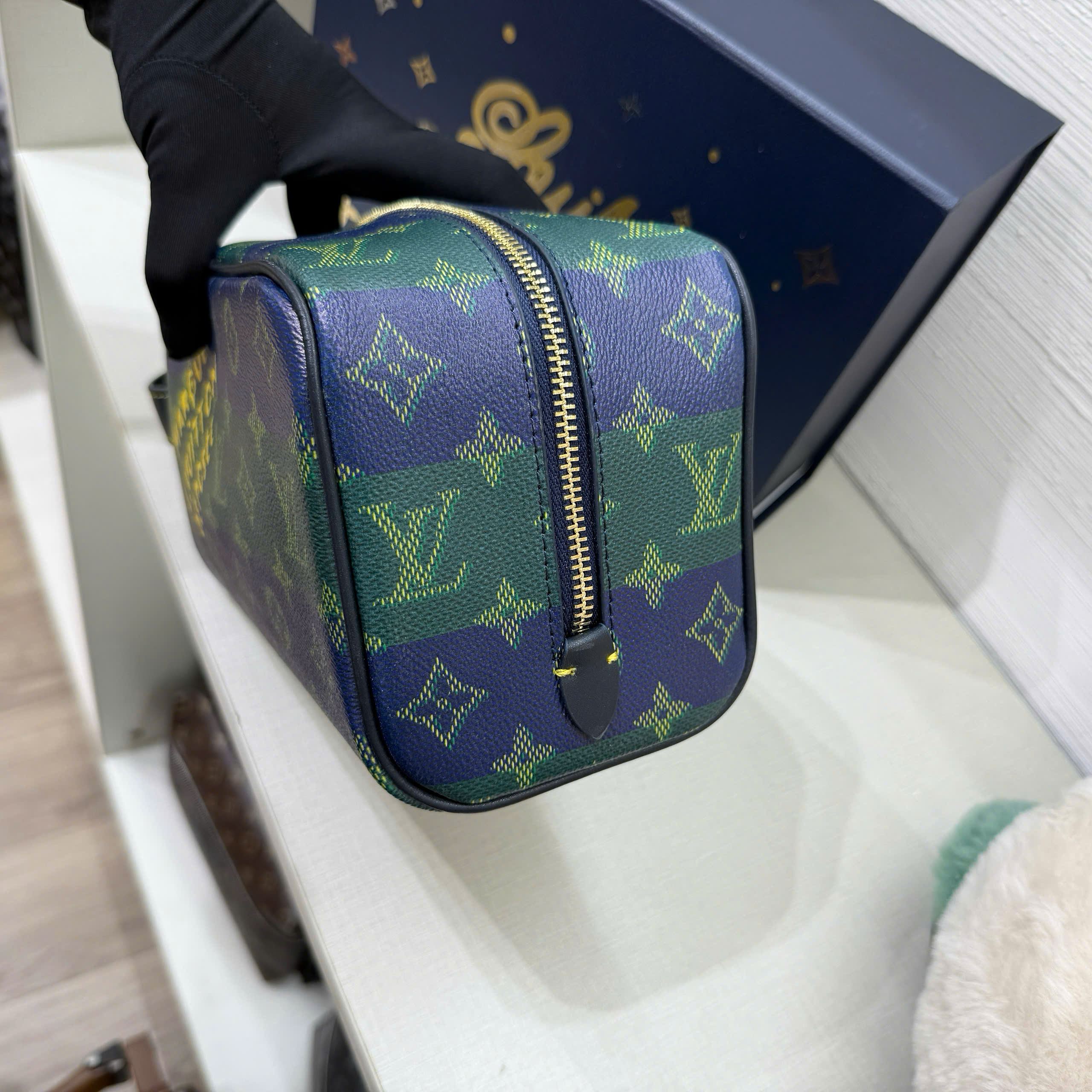 Túi ví Clutch Louis Vuitton LV Locker Dopp Kit monogram Heritage Like Auth 23x13x12 PLD