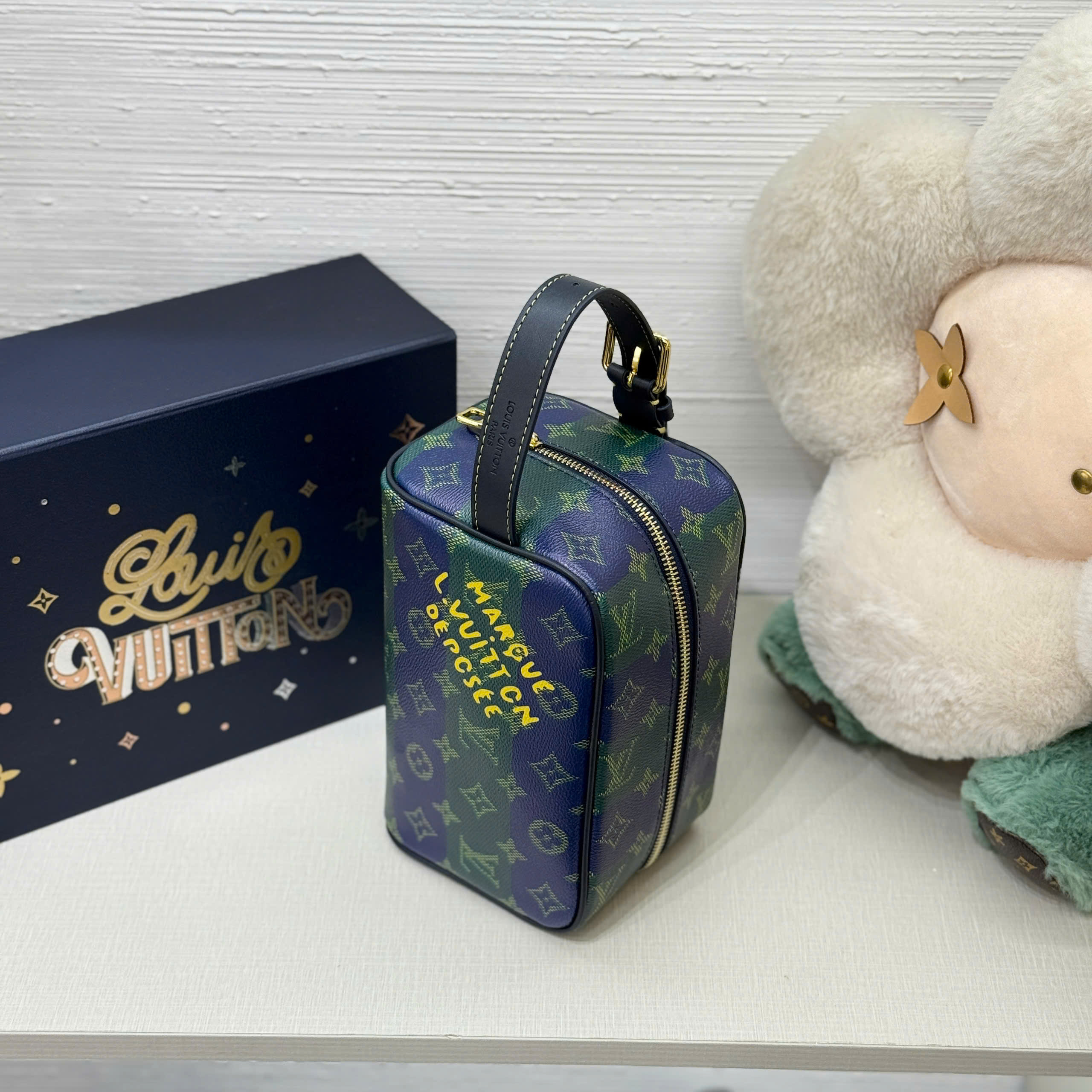 Túi ví Clutch Louis Vuitton LV Locker Dopp Kit monogram Heritage Like Auth 23x13x12 PLD