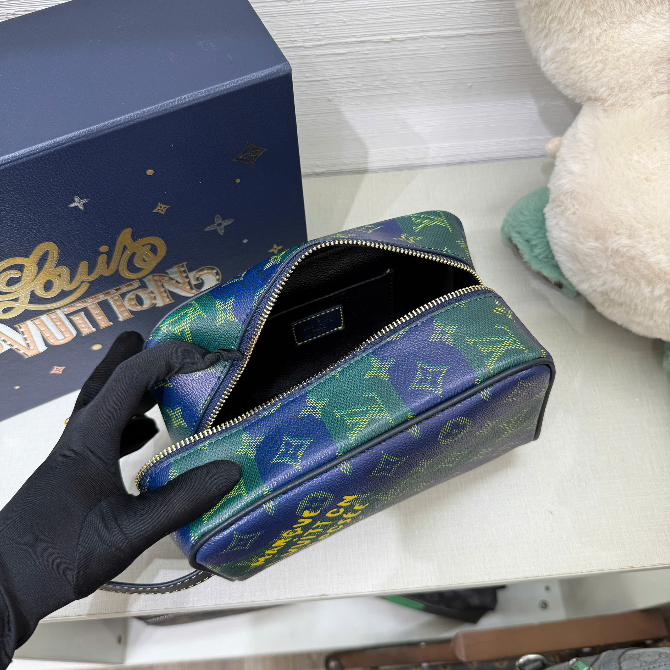 Túi ví Clutch Louis Vuitton LV Locker Dopp Kit monogram Heritage Like Auth 23x13x12 PLD