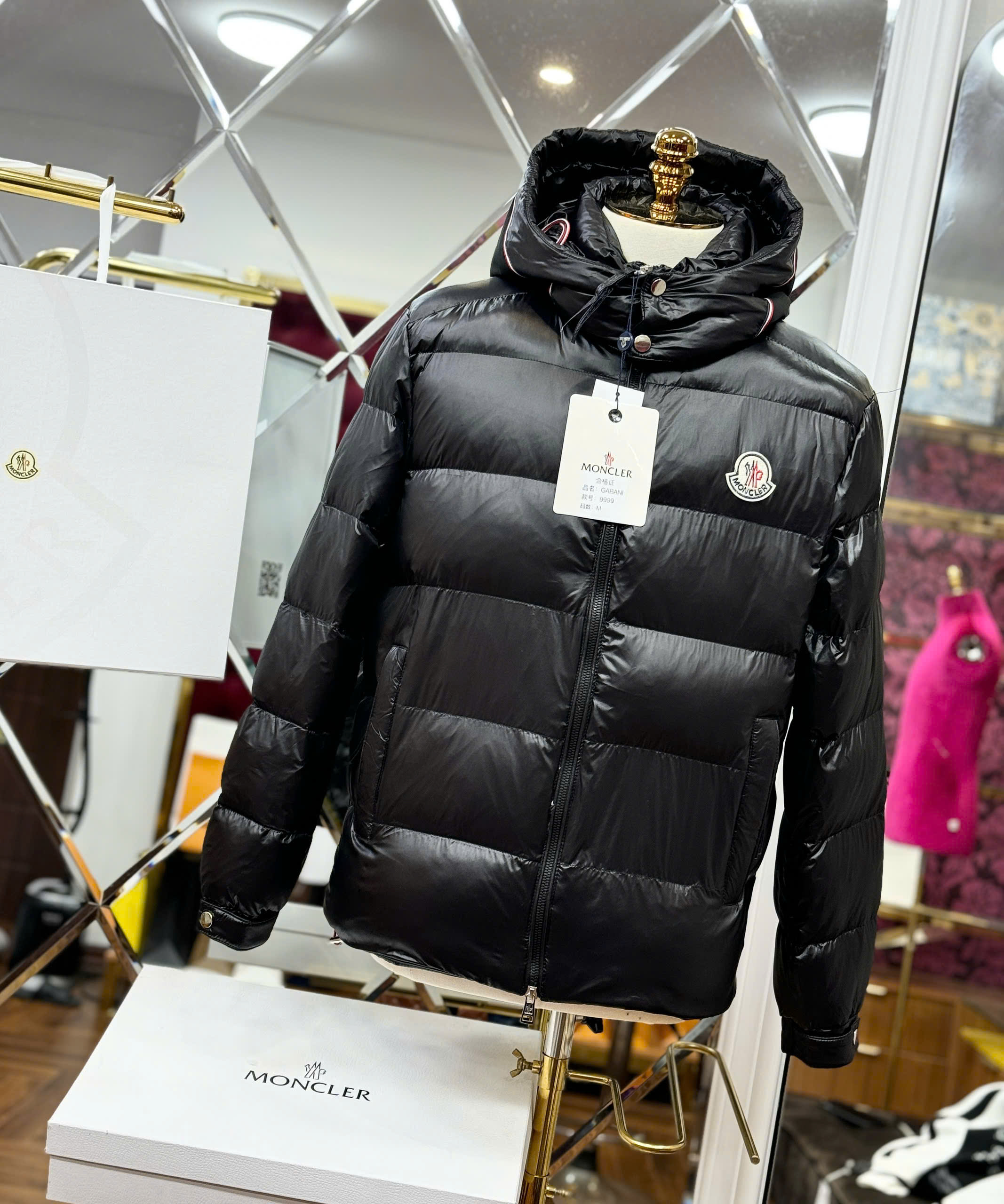 Áo khoác phao Moncler kéo khóa mũ chùm logo thêu ngực Like Auth M-XXL CD