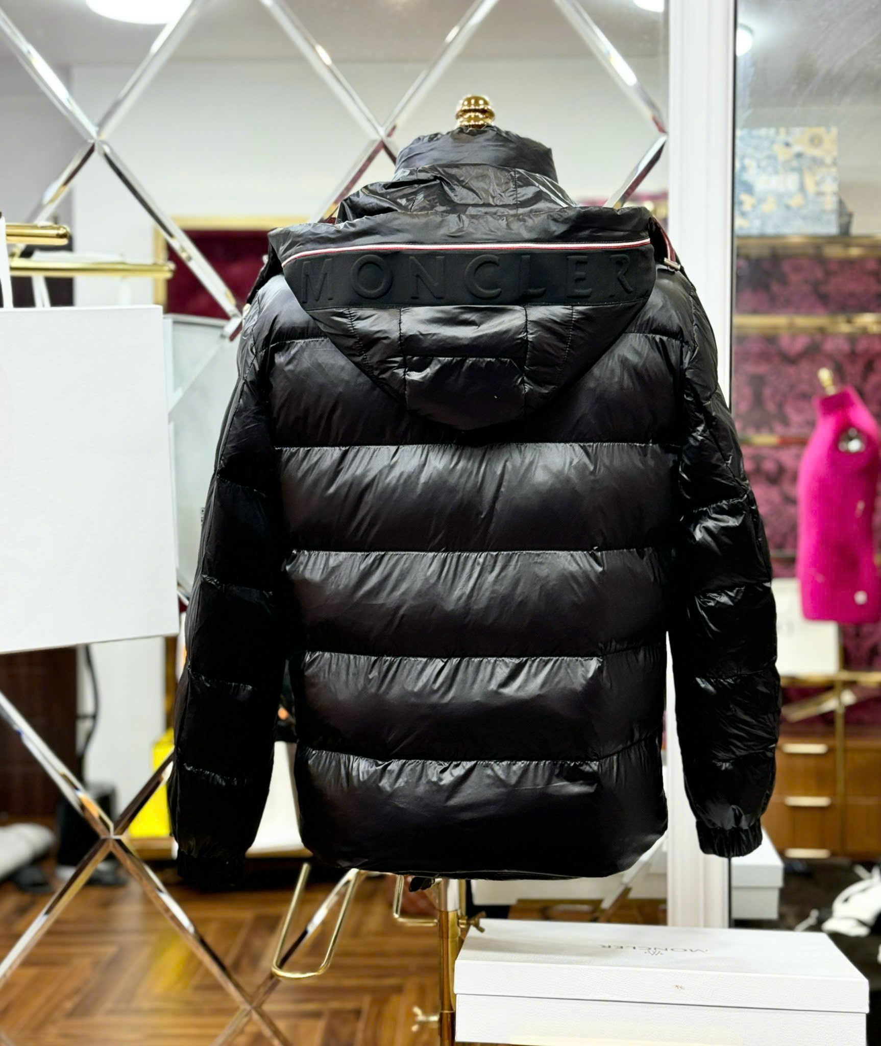 Áo khoác phao Moncler kéo khóa mũ chùm logo thêu ngực Like Auth M-XXL CD