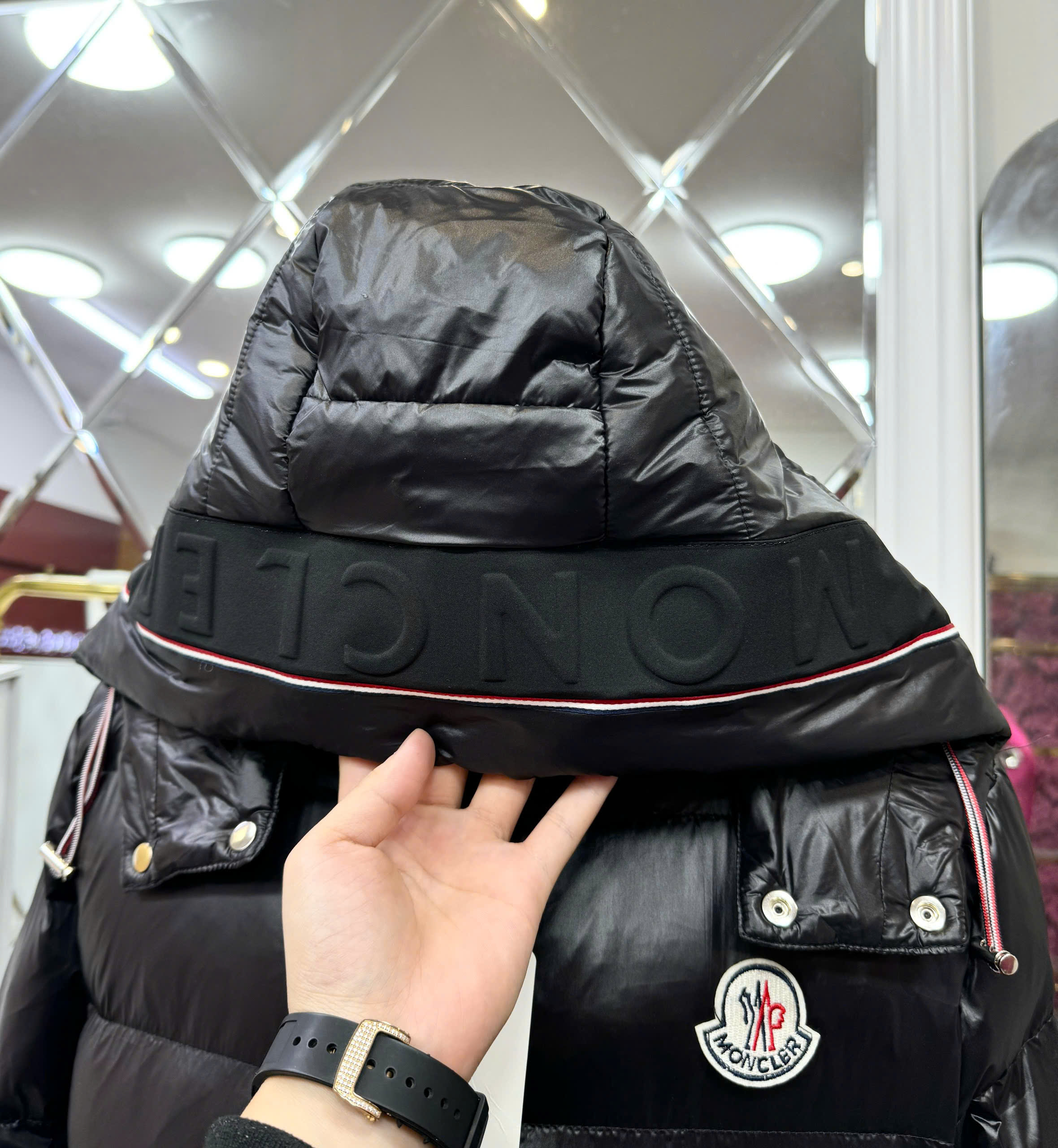 Áo khoác phao Moncler kéo khóa mũ chùm logo thêu ngực Like Auth M-XXL CD