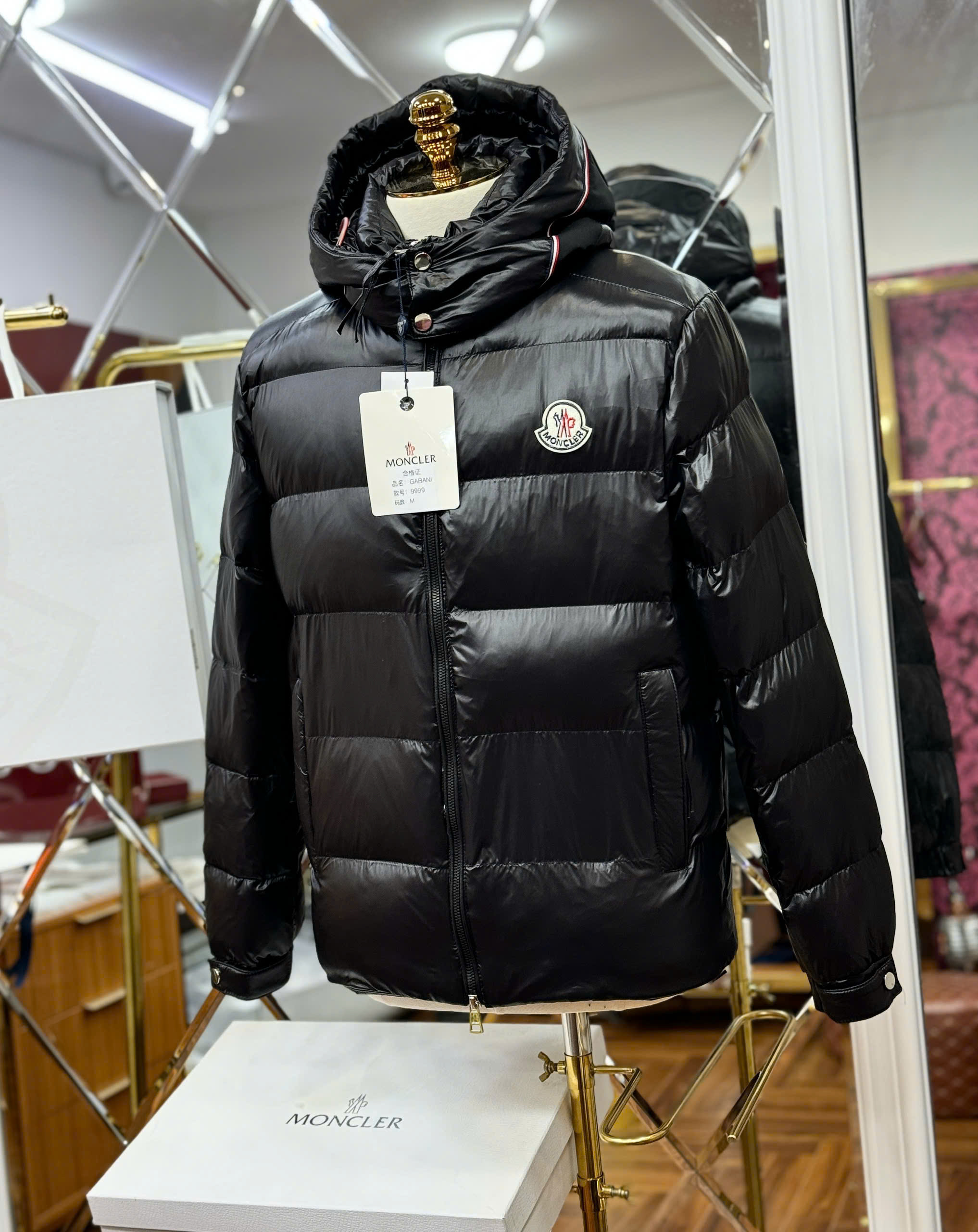 Áo khoác phao Moncler kéo khóa mũ chùm logo thêu ngực Like Auth M-XXL CD