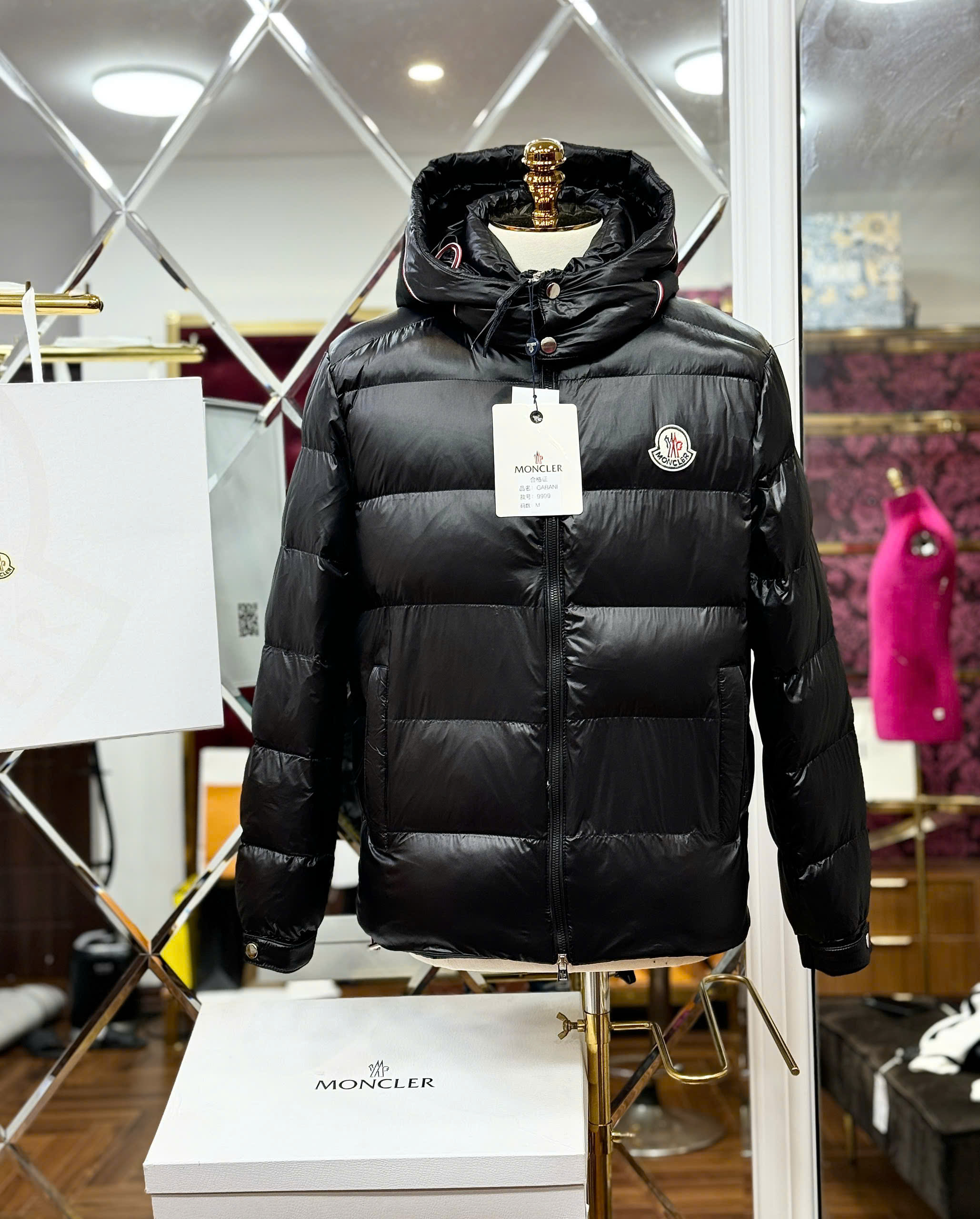 Áo khoác phao Moncler kéo khóa mũ chùm logo thêu ngực Like Auth M-XXL CD