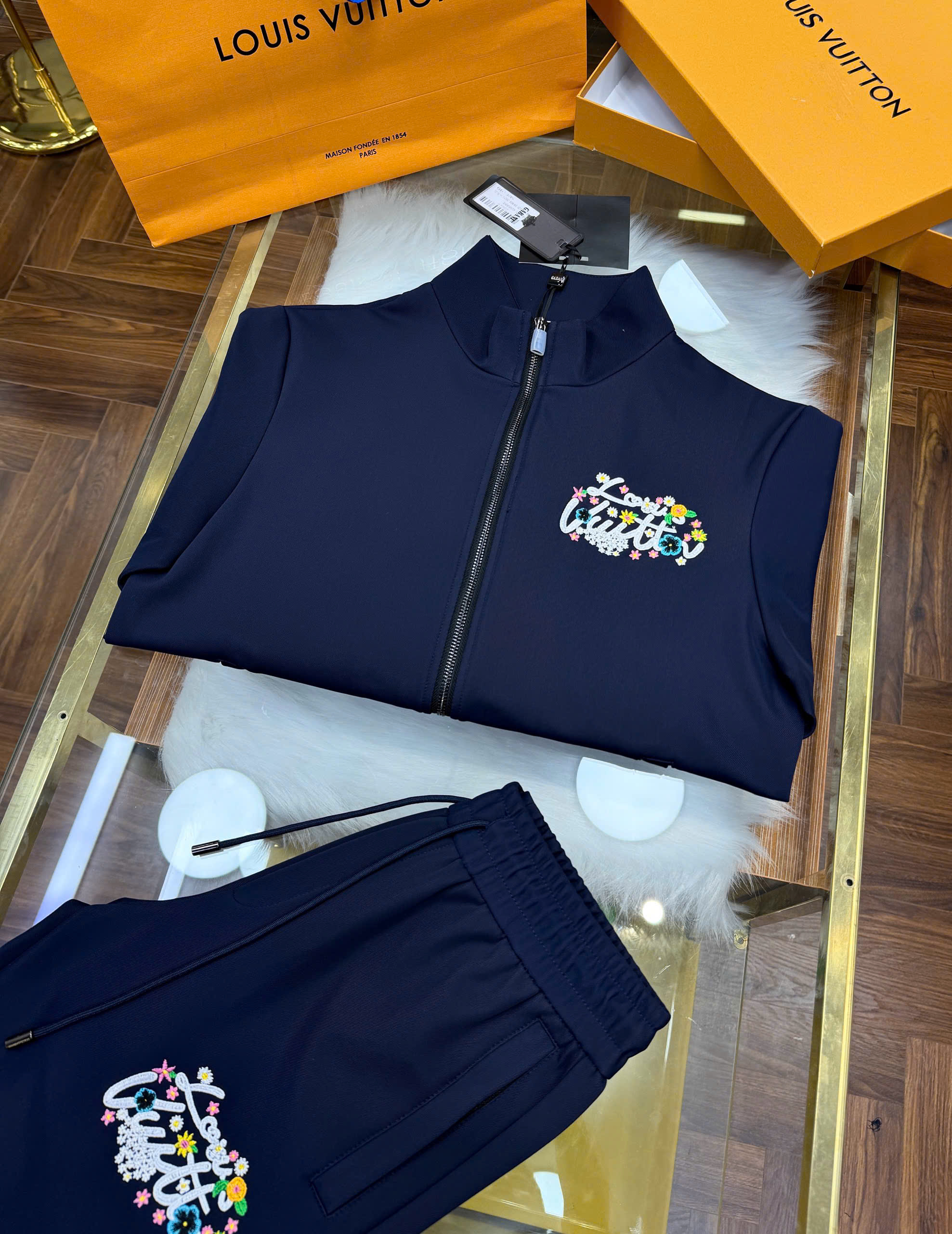 Set bộ nỉ Louis Vuitton LV Xanh than logo thêu họa tiết trước sau Like Auth 44-50 CD