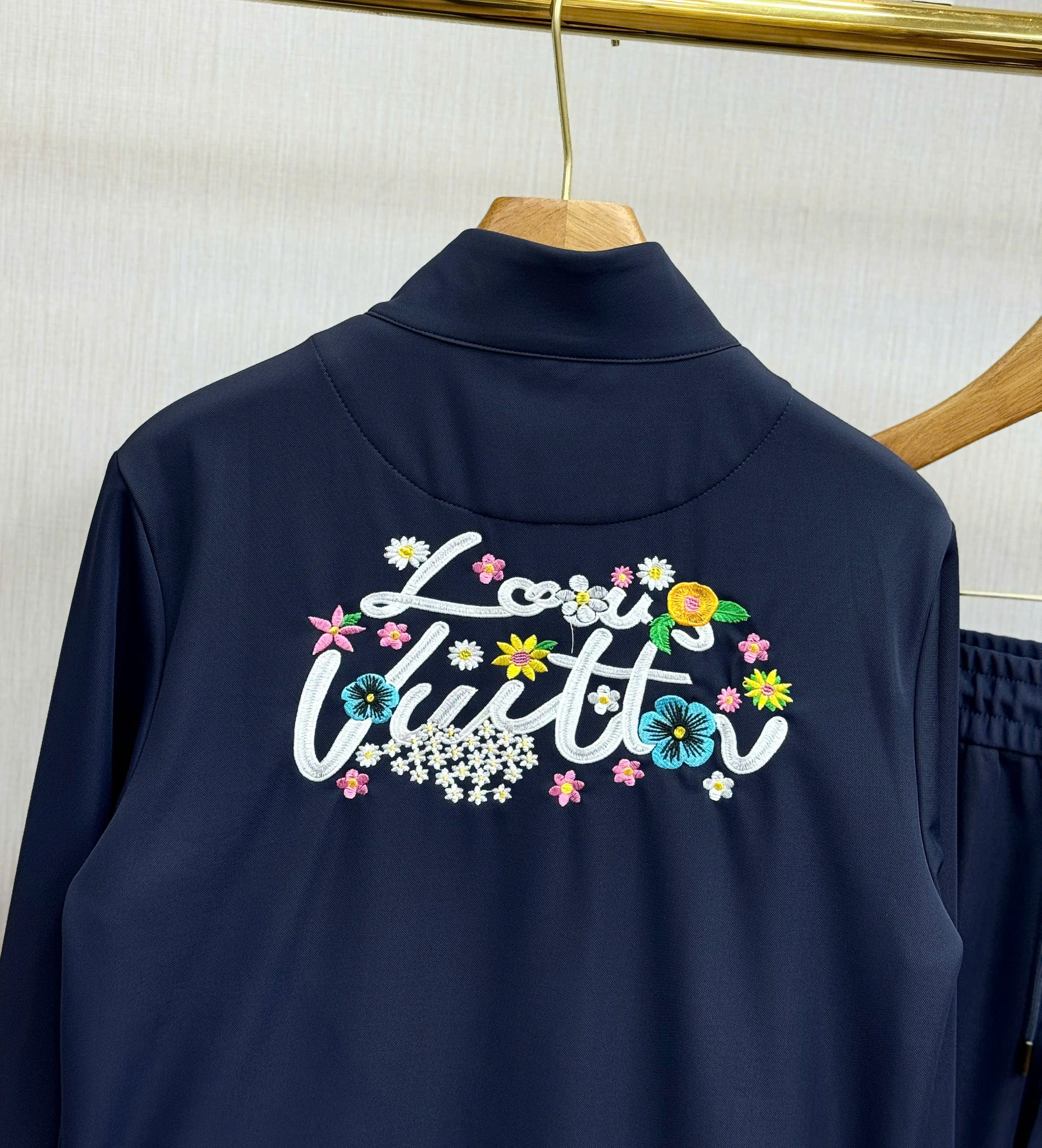 Set bộ nỉ Louis Vuitton LV Xanh than logo thêu họa tiết trước sau Like Auth 44-50 CD