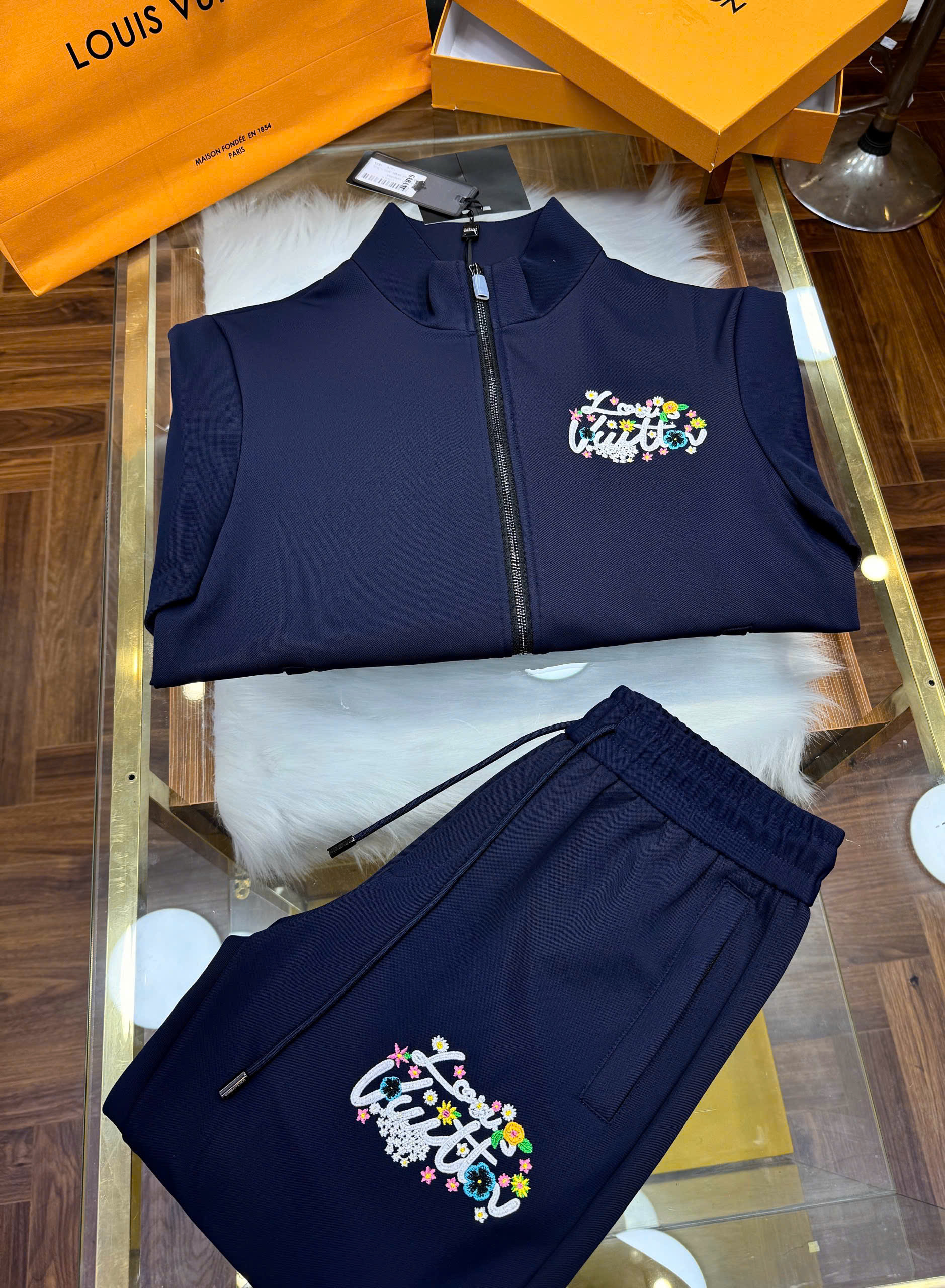 Set bộ nỉ Louis Vuitton LV Xanh than logo thêu họa tiết trước sau Like Auth 44-50 CD