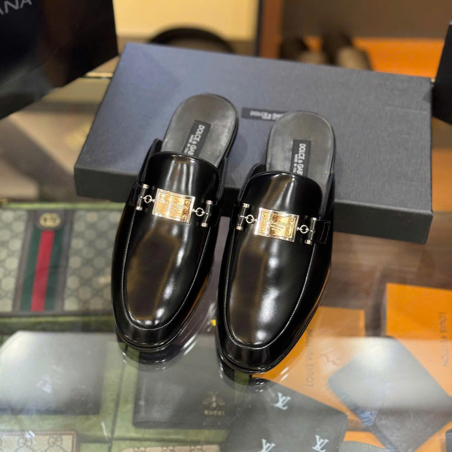 Giày sục Dolce Gabbana DG Đen bóng logo tag vuông đế gỗ Like Auth 38-43 DDT