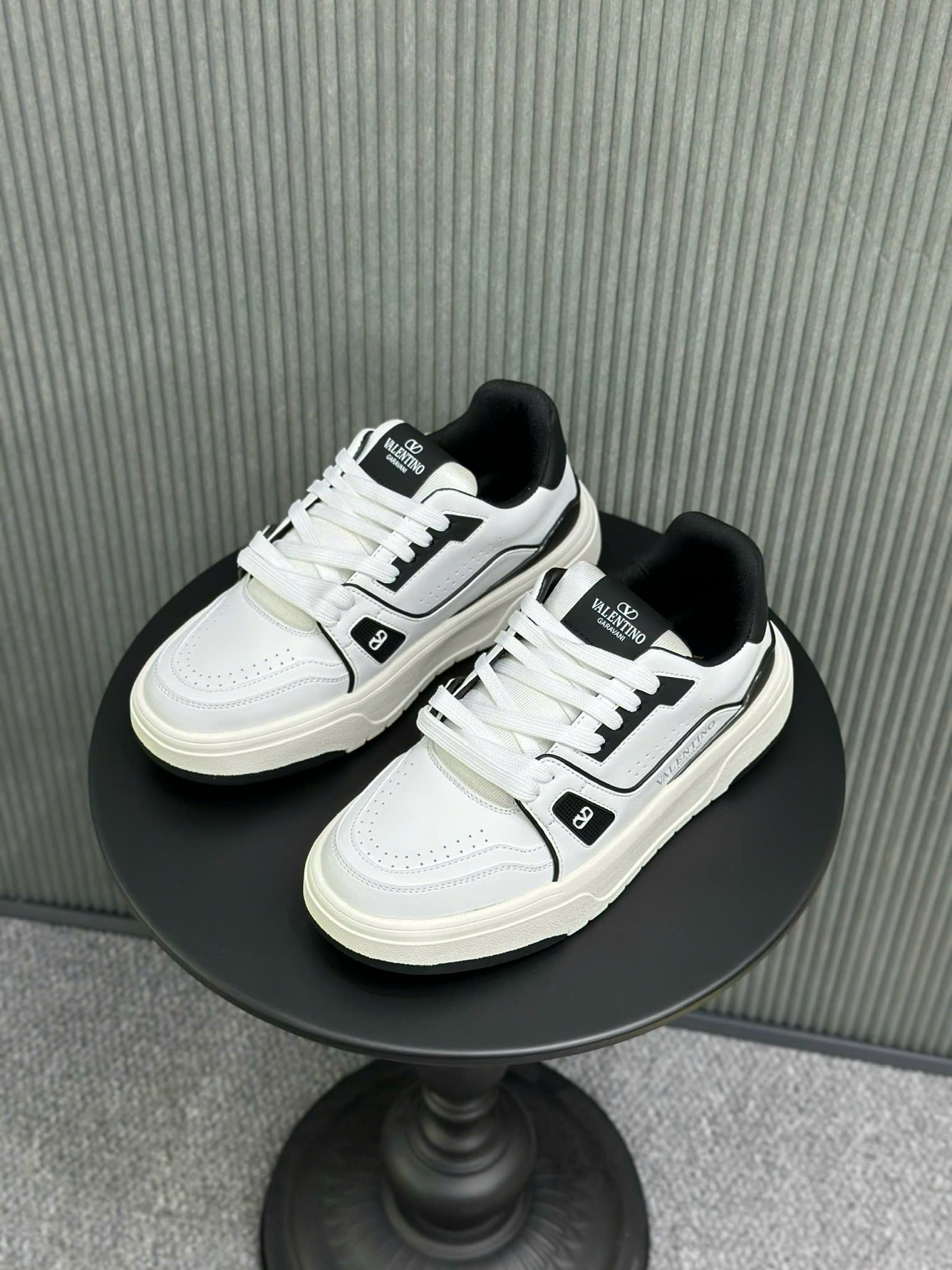 Giày sneaker thể thao Louis Vuitton LV Trắng phối họa tiết Đen 1-1 on web 39-43 VTN