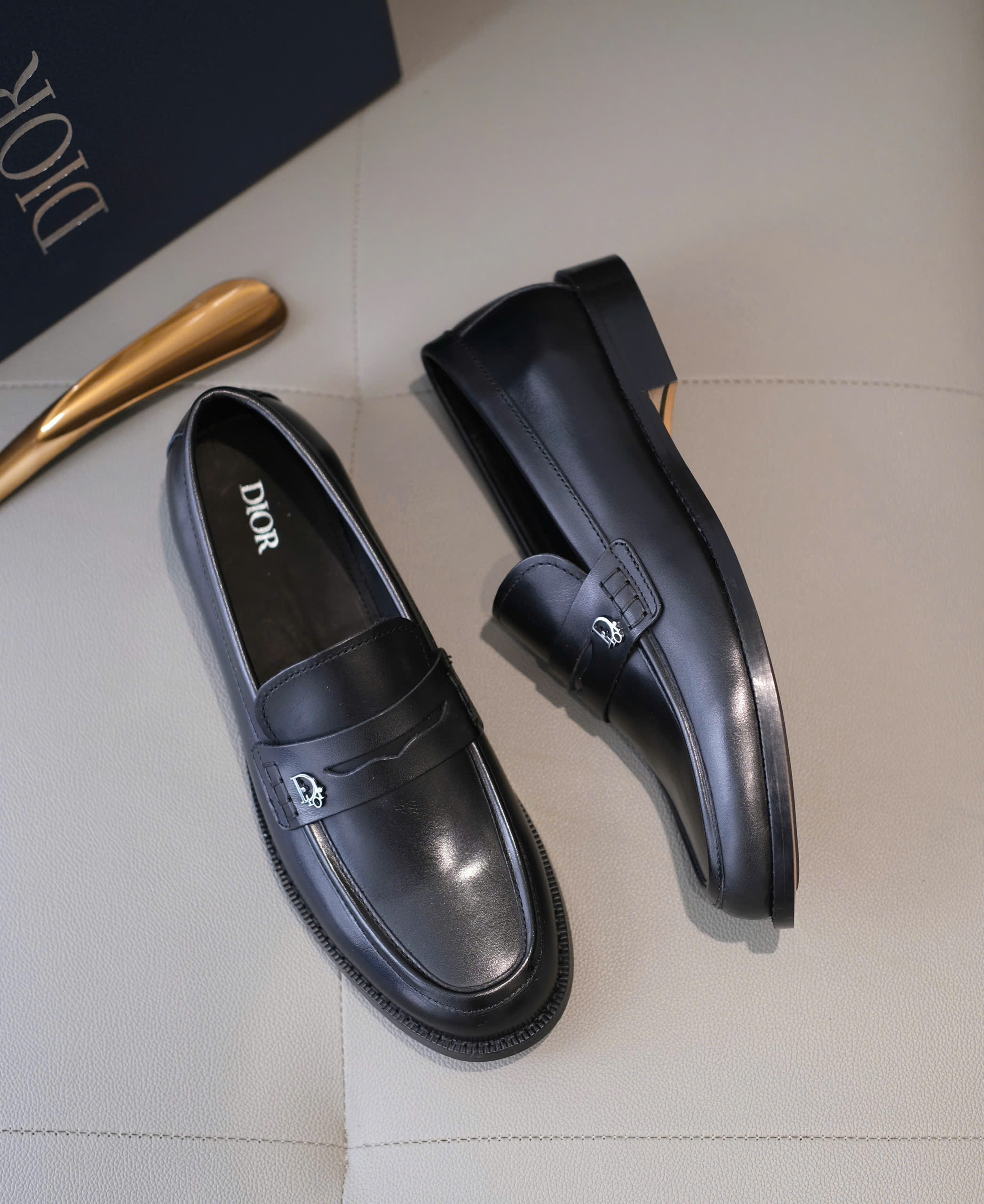 Giày loafer Dior Đen bóng logo CD tag bạc Like Auth 38-43 DDT