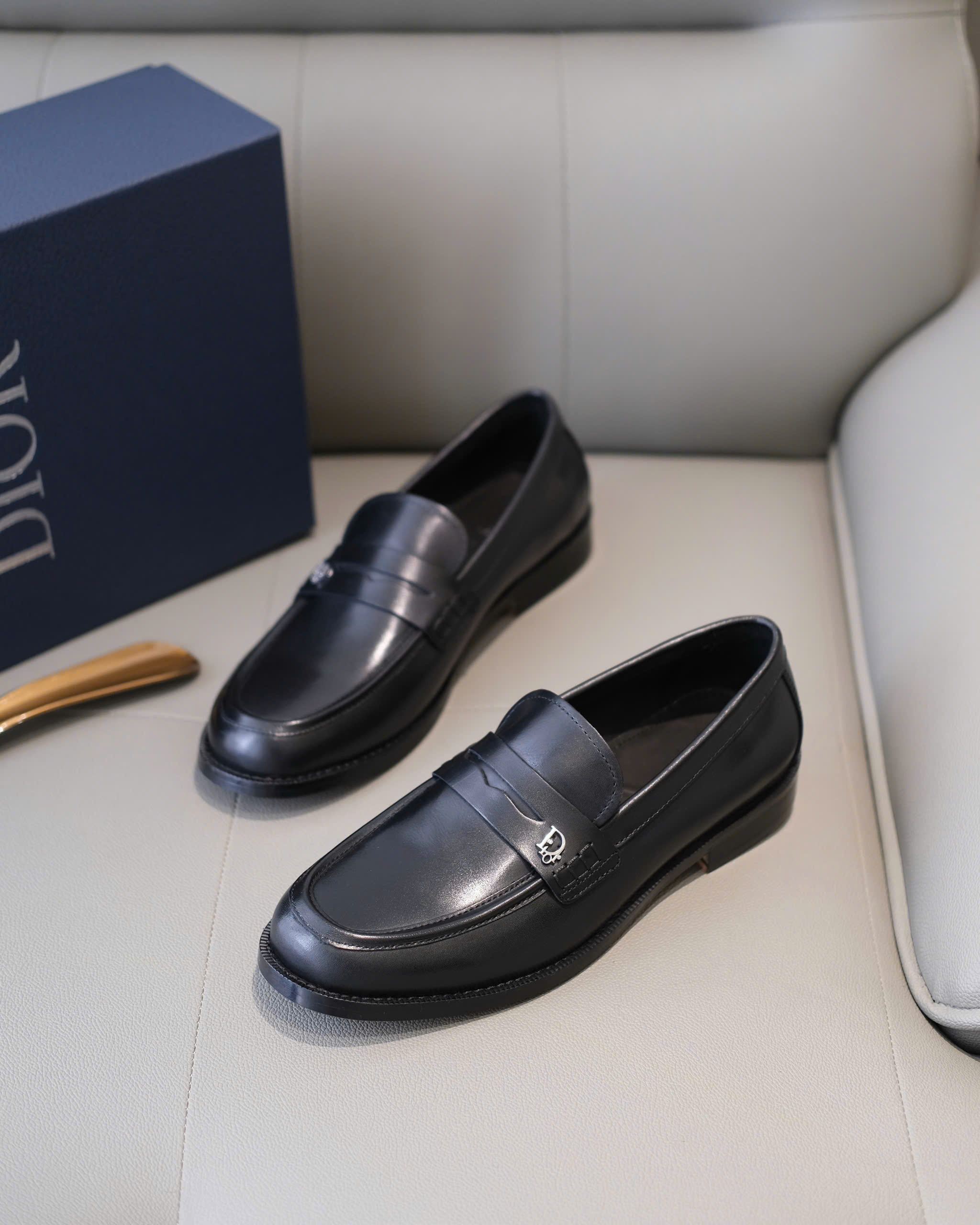 Giày loafer Dior Đen bóng logo CD tag bạc Like Auth 38-43 DDT