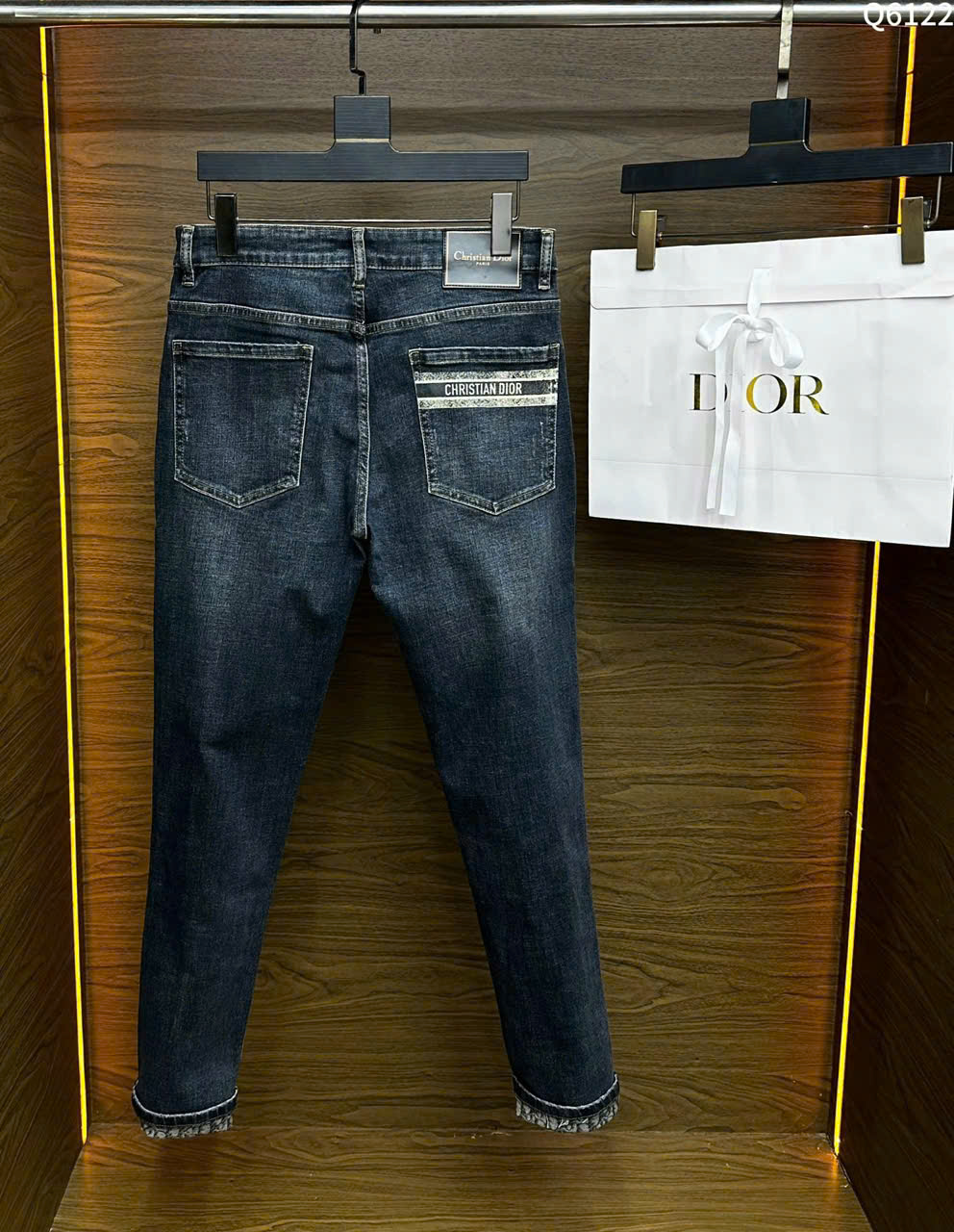 Quần Jean Dior CD Đen họa tiết gấu logo chữ kẻ ngang túi sau Like Auth on web LK