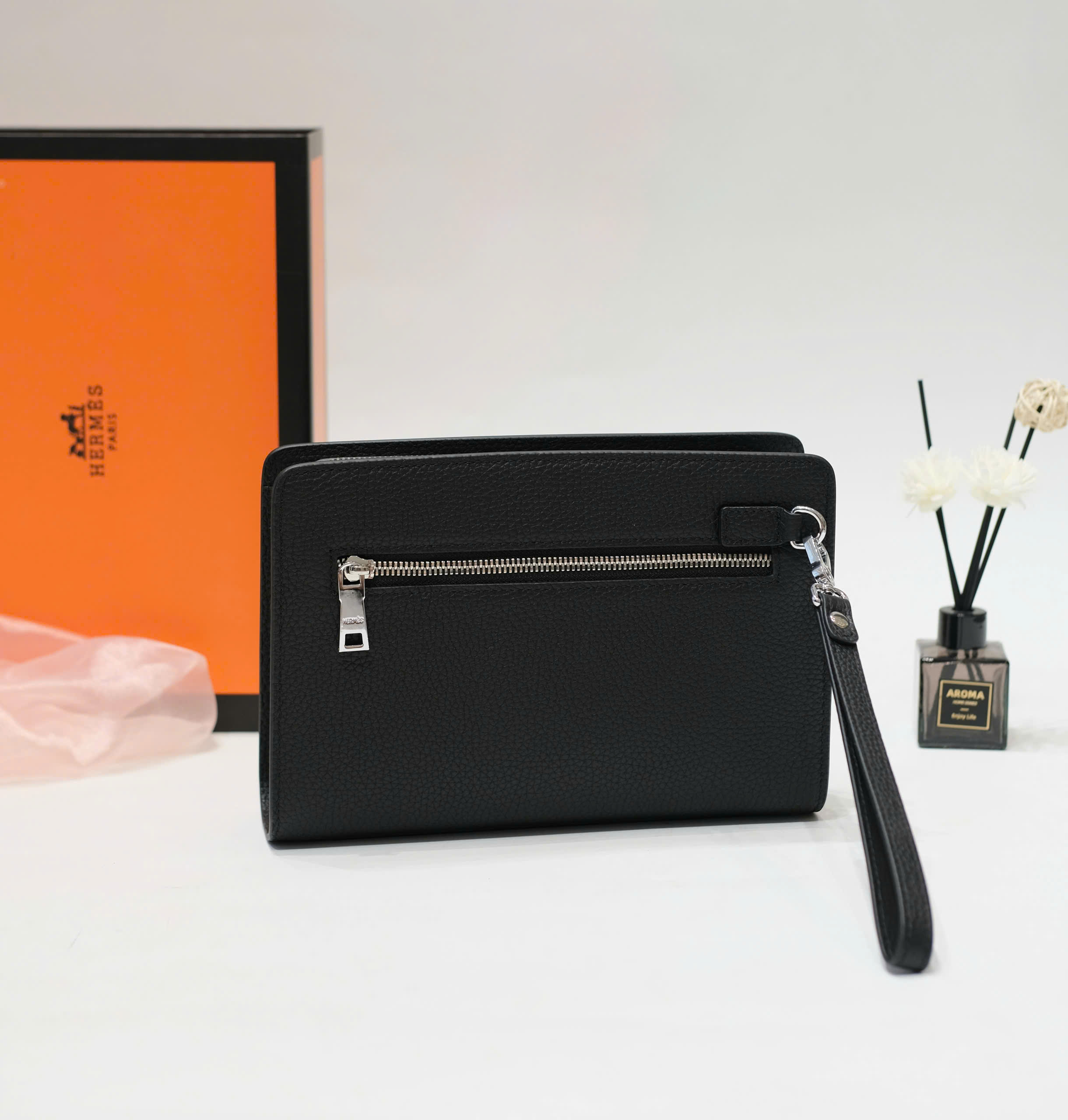 Túi ví Clutch Hermes HM bẹt Đen sần logo chữ H bạc khóa vân tay Like Auth 25x17x5 DDT