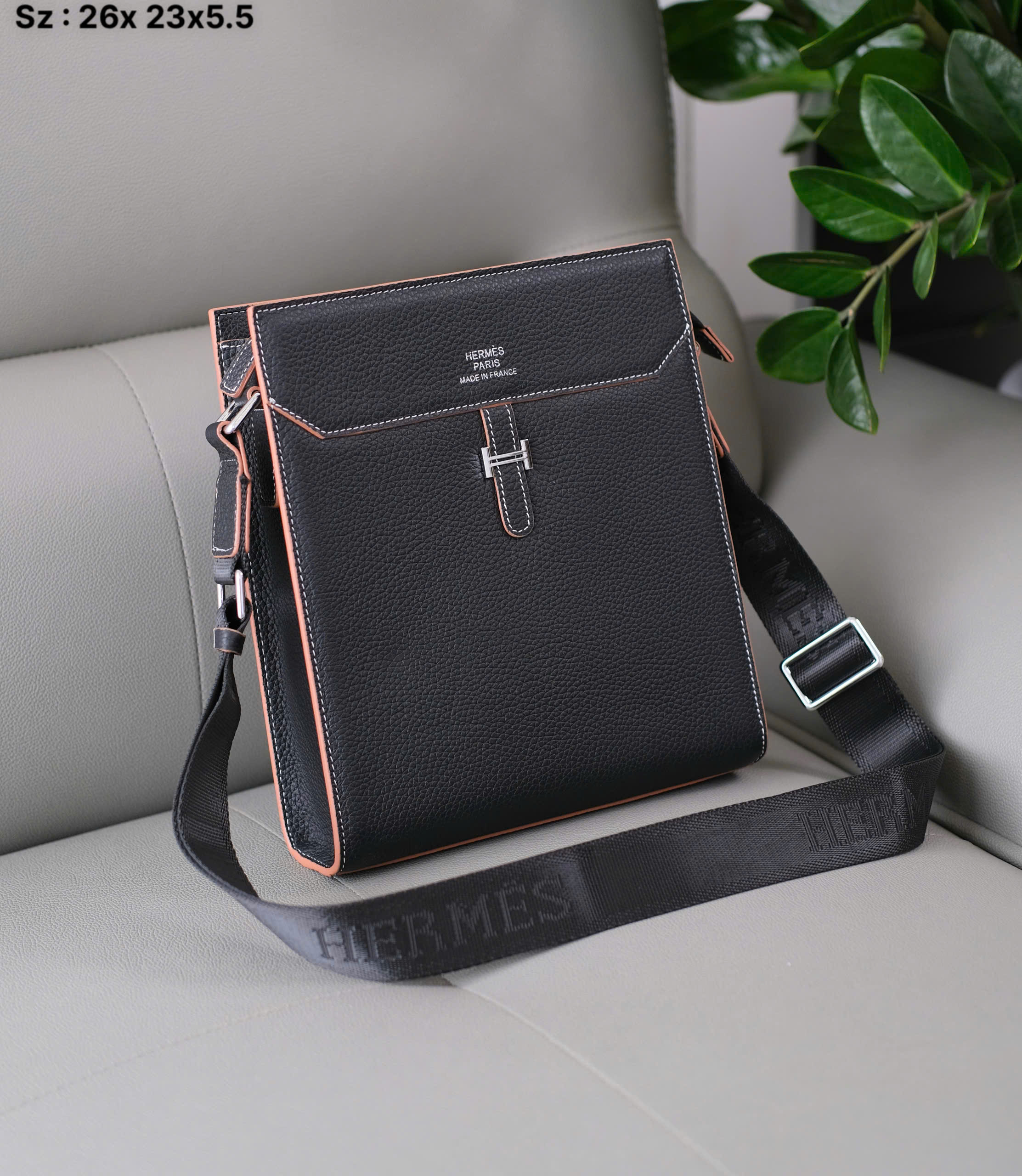 Túi đeo chéo Hermes Đen viền Nâu chỉ viền Trắng Like Auth 28x24x7 DDT