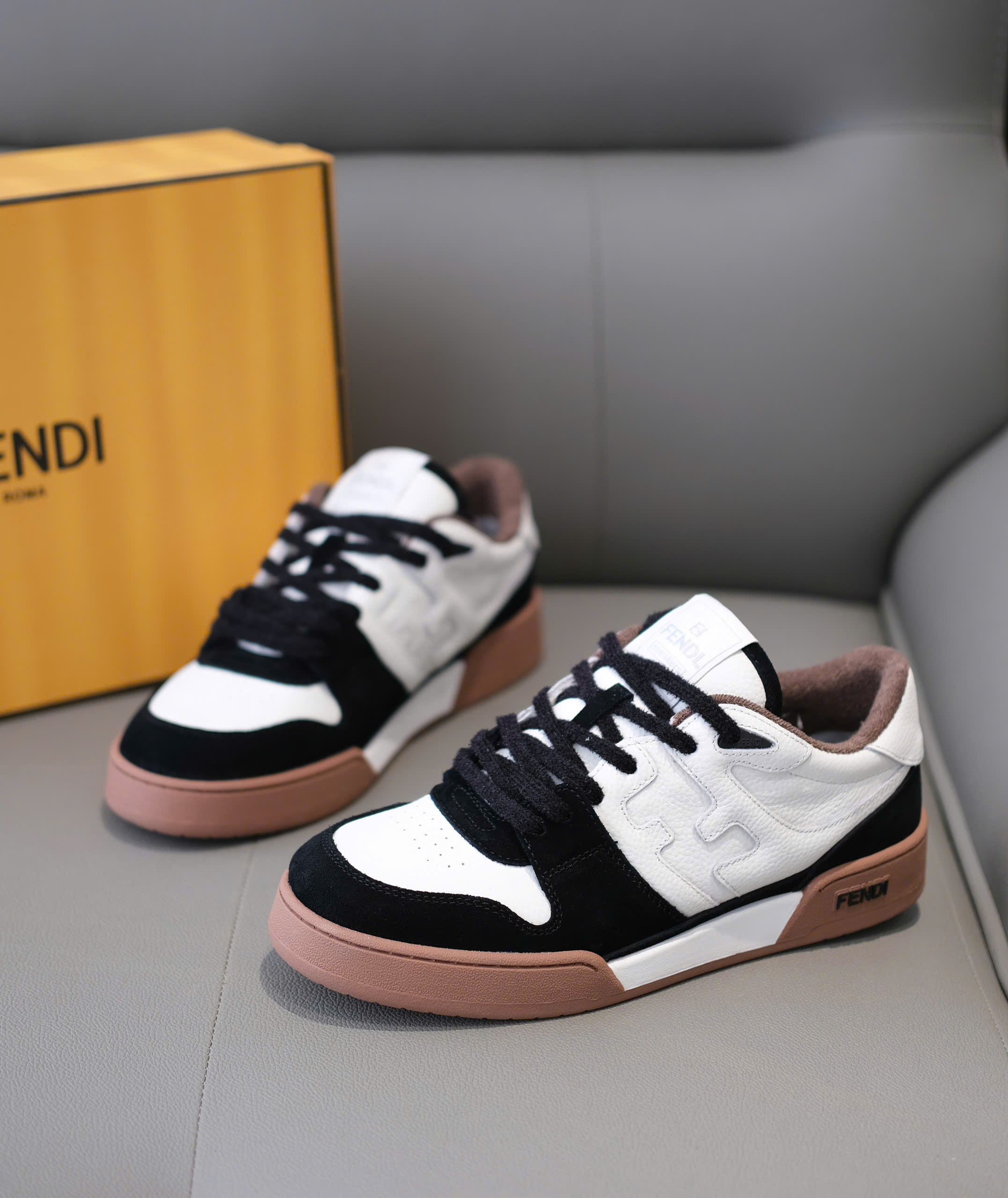 Giày sneaker Fendi Trắng phối tag Đen Like Auth 38-43 DDT