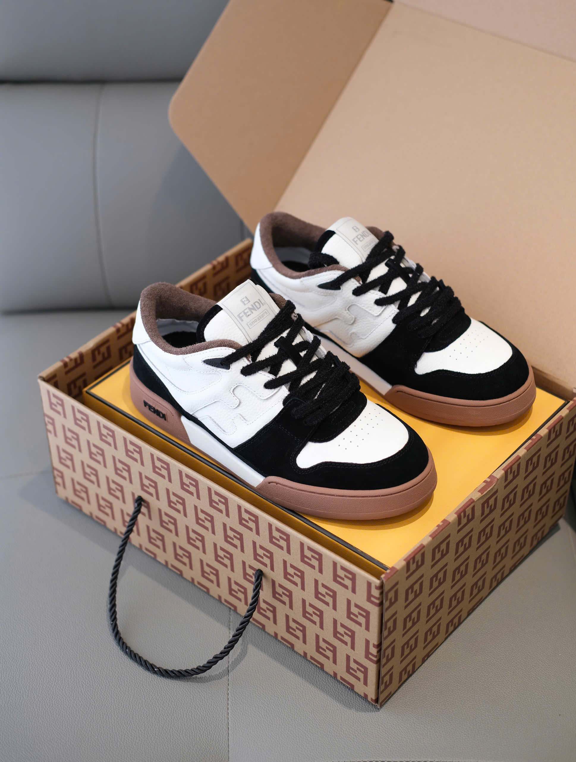 Giày sneaker Fendi Trắng phối tag Đen Like Auth 38-43 DDT