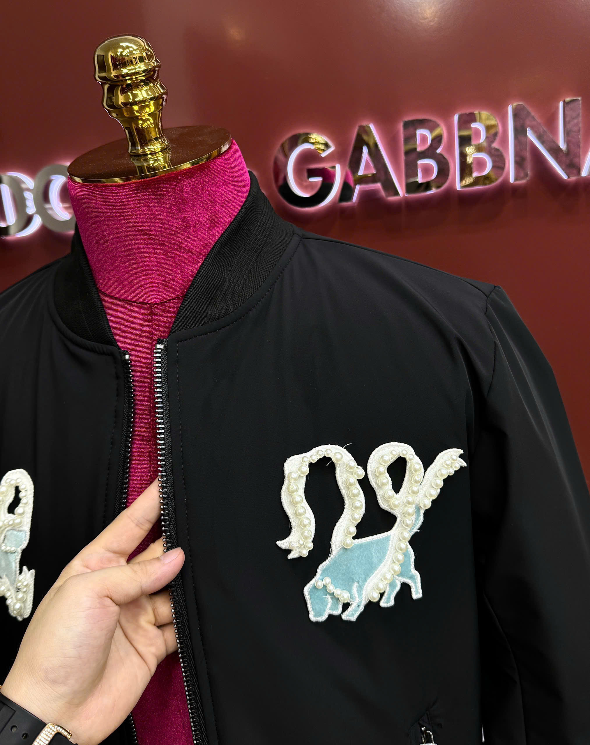 Áo khoác bomber gió Dolce Gabbana DG họa tiết đính hạt trước sau Like Auth S-XL MK