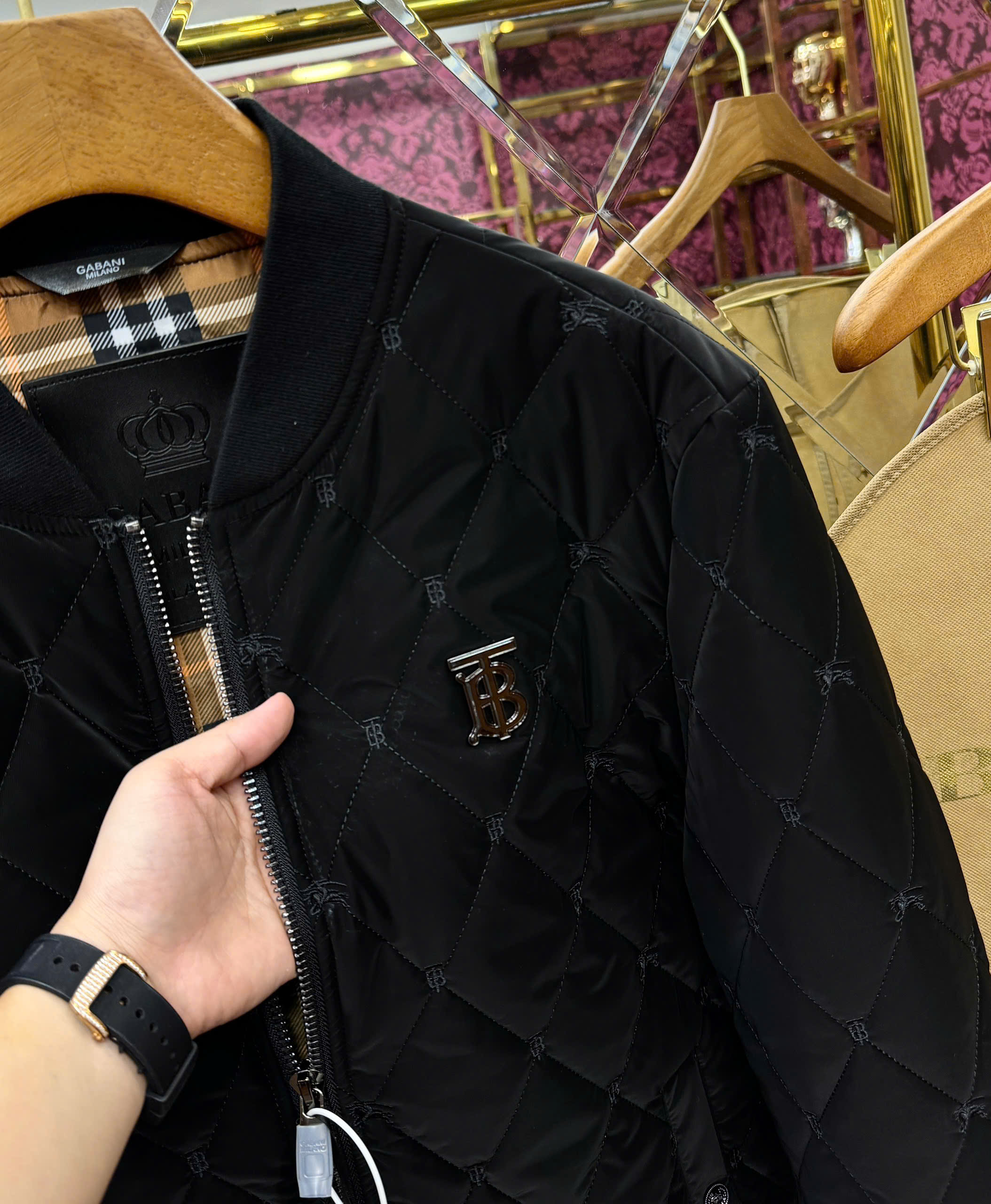 Áo khoác bomber Burberry BBR logo TB ngực lót trong kẻ sọc Like Auth 44-50 MK