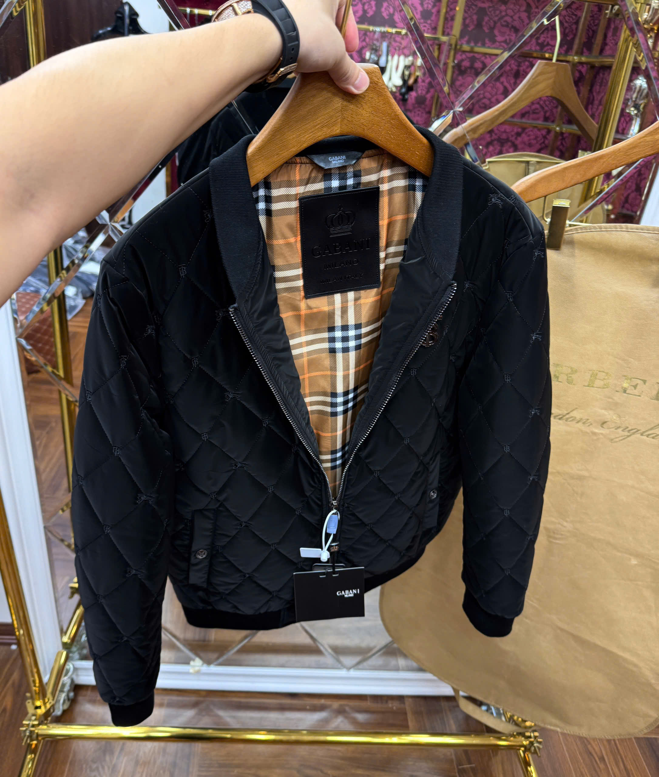 Áo khoác bomber Burberry BBR logo TB ngực lót trong kẻ sọc Like Auth 44-50 MK