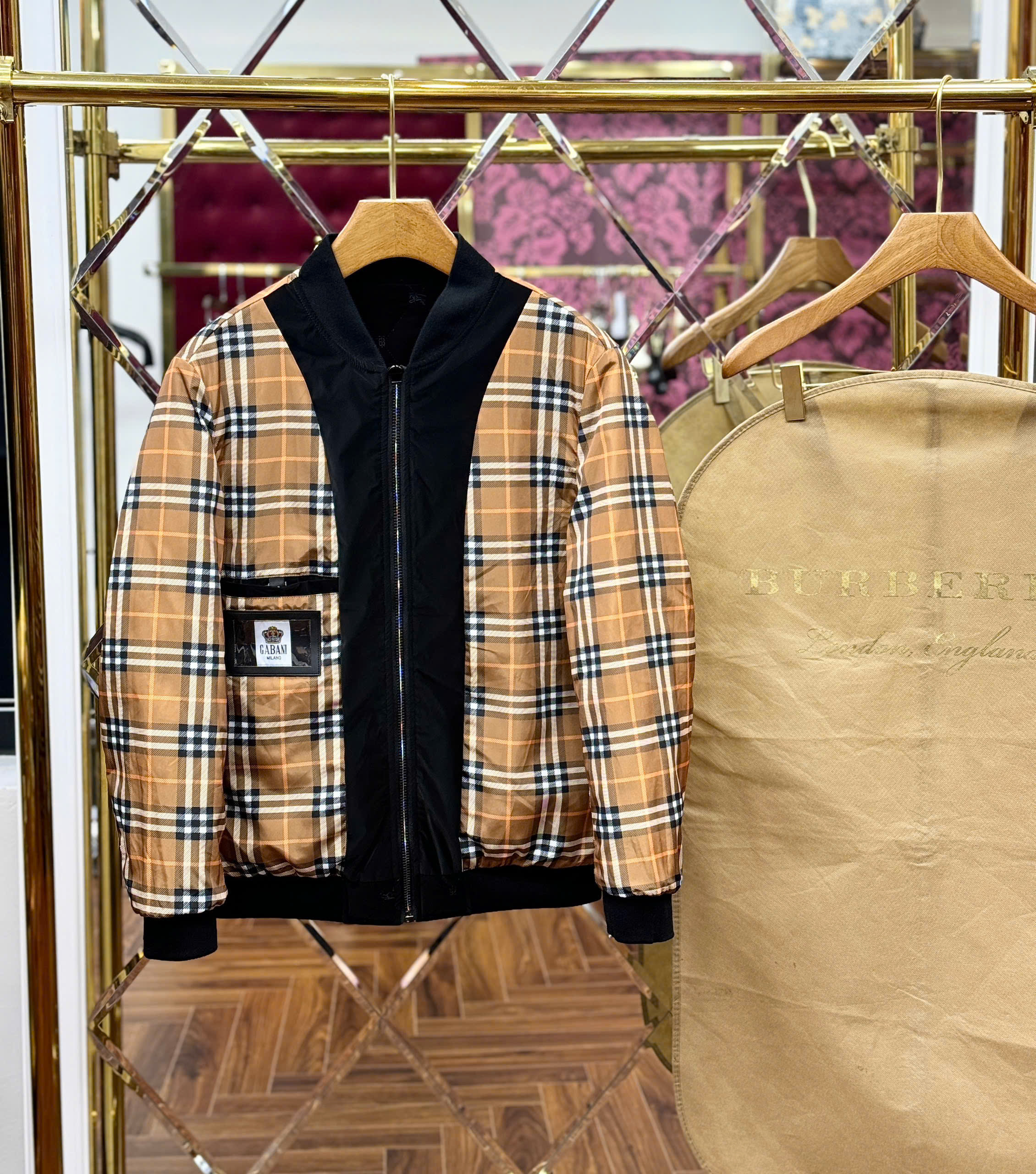 Áo khoác bomber Burberry BBR logo TB ngực lót trong kẻ sọc Like Auth 44-50 MK