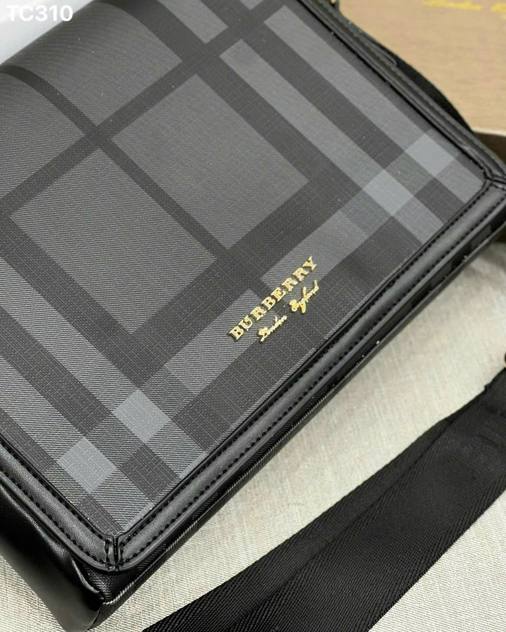 Túi cặp đeo chéo Burberry BBR Đen kẻ sọc nắp gập Like Auth on web fullbox bill thẻ LK