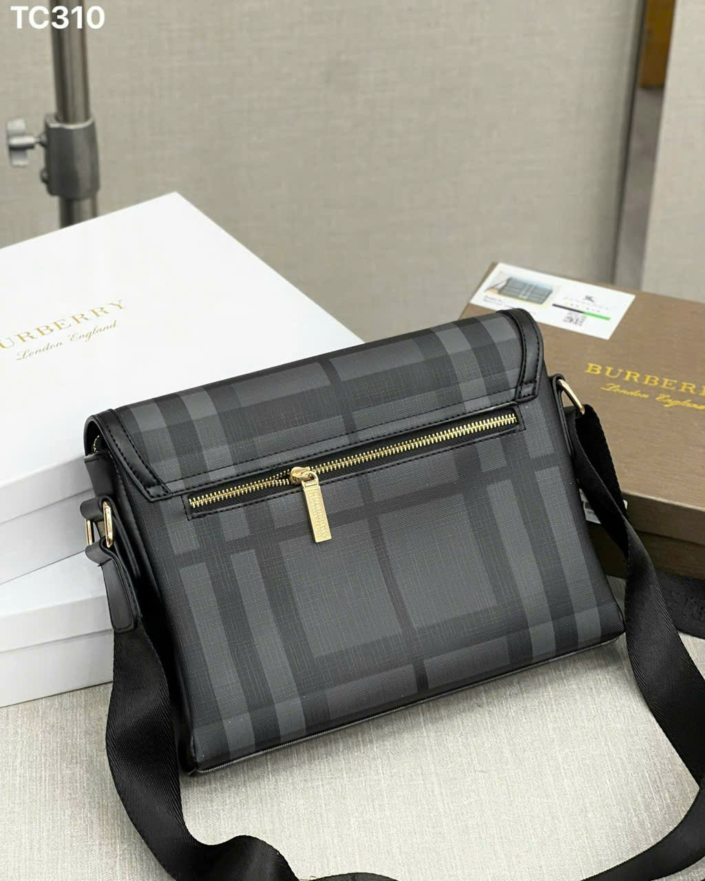 Túi cặp đeo chéo Burberry BBR Đen kẻ sọc nắp gập Like Auth on web fullbox bill thẻ LK