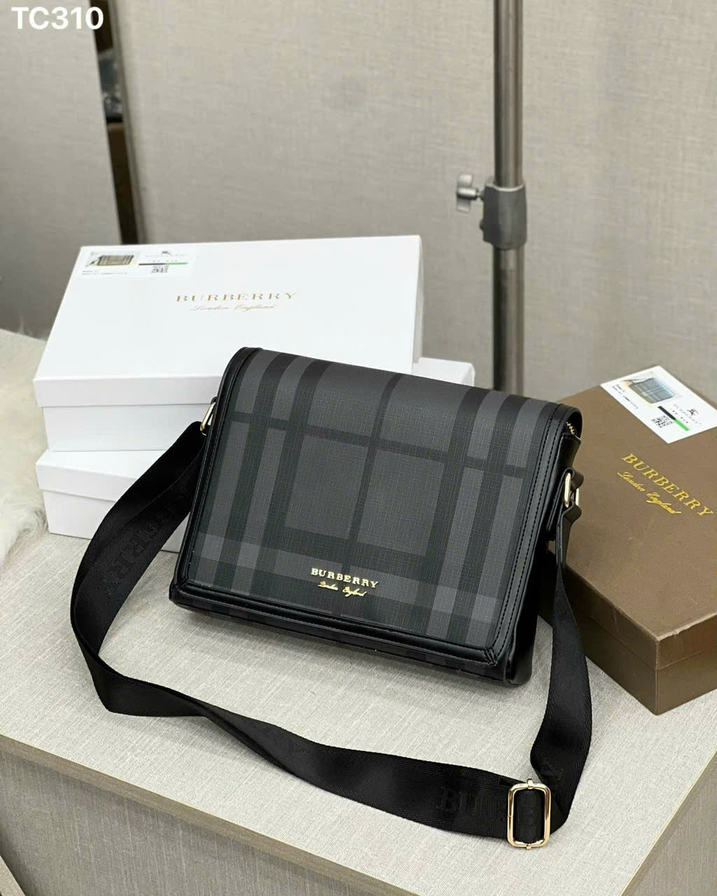 Túi cặp đeo chéo Burberry BBR Đen kẻ sọc nắp gập Like Auth on web fullbox bill thẻ LK