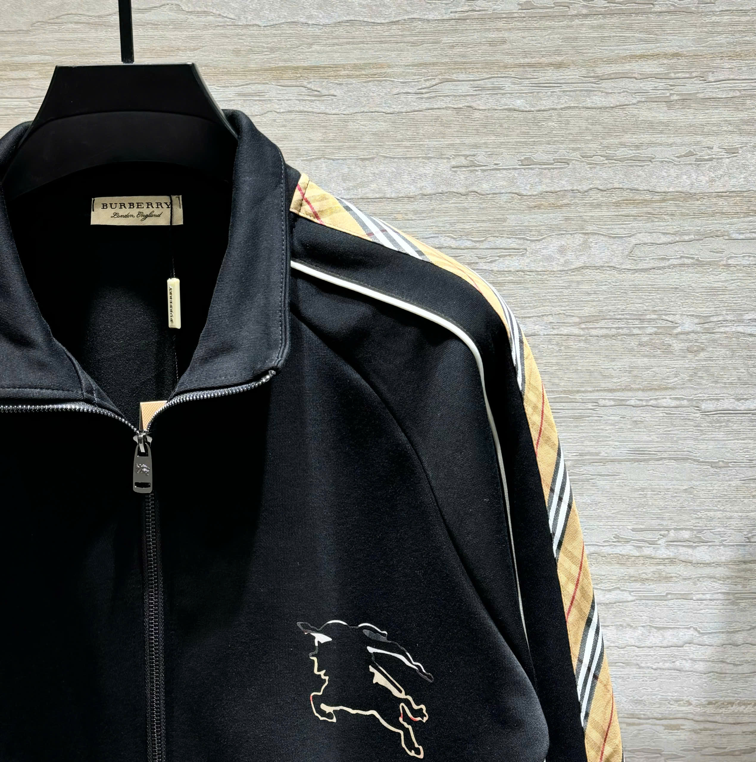 Set bộ nỉ Burberry BBR Đen Đen kẻ sọc viền logo Ngựa bay ngực Like Auth M-XXL DDT