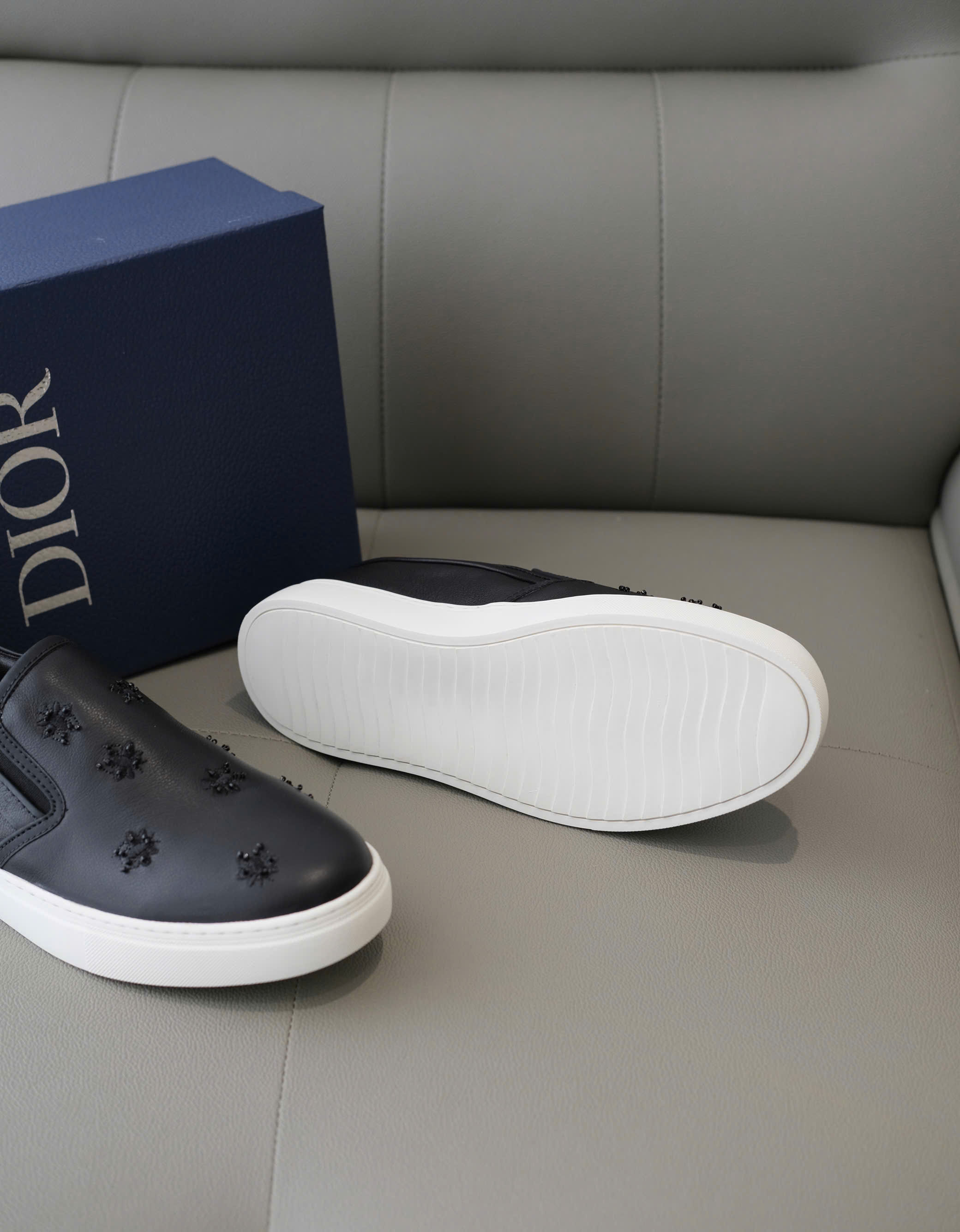 Giày slipon Dior CD thêu Ong full Like Auth 38-43 DDT