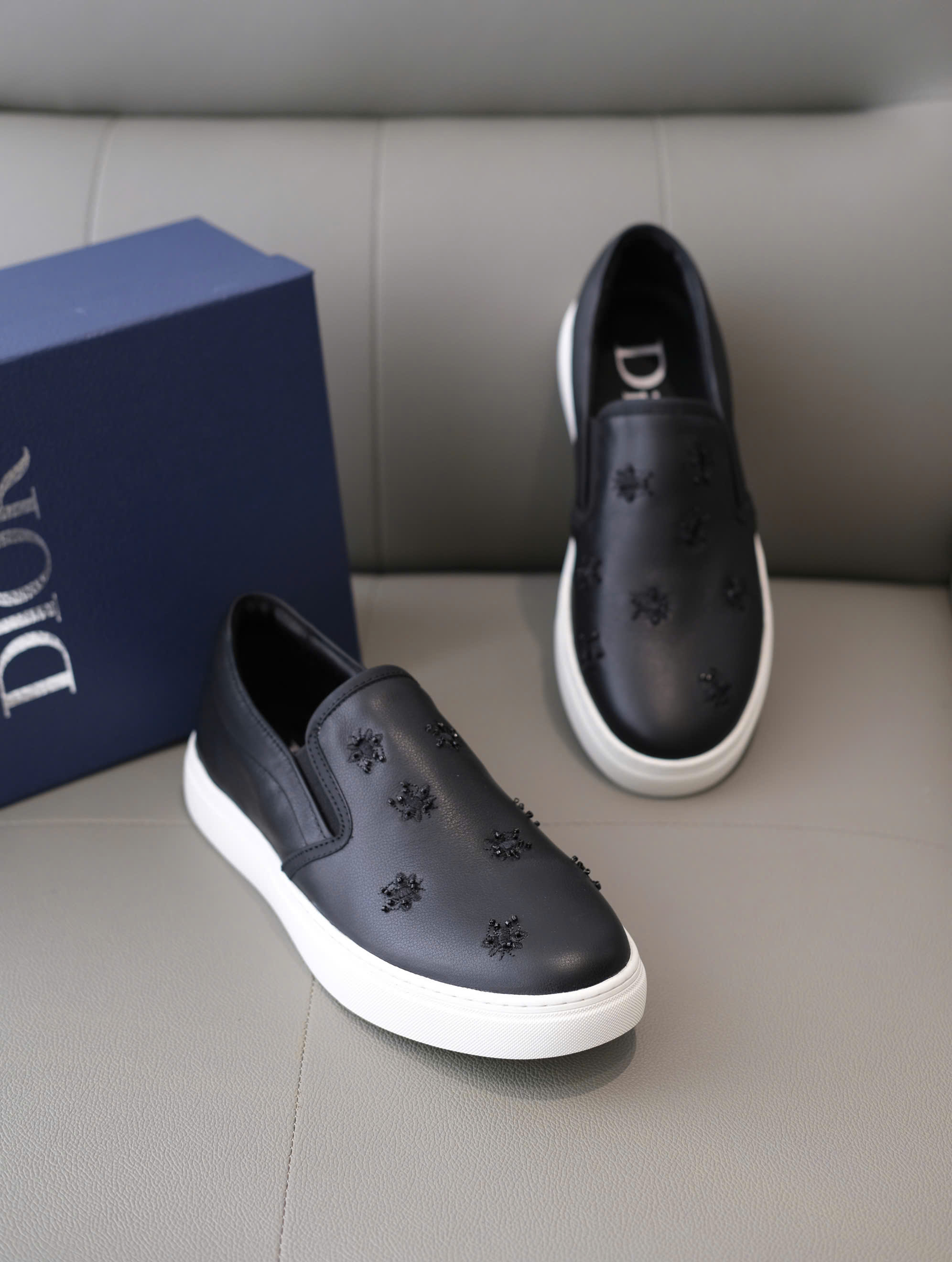 Giày slipon Dior CD thêu Ong full Like Auth 38-43 DDT