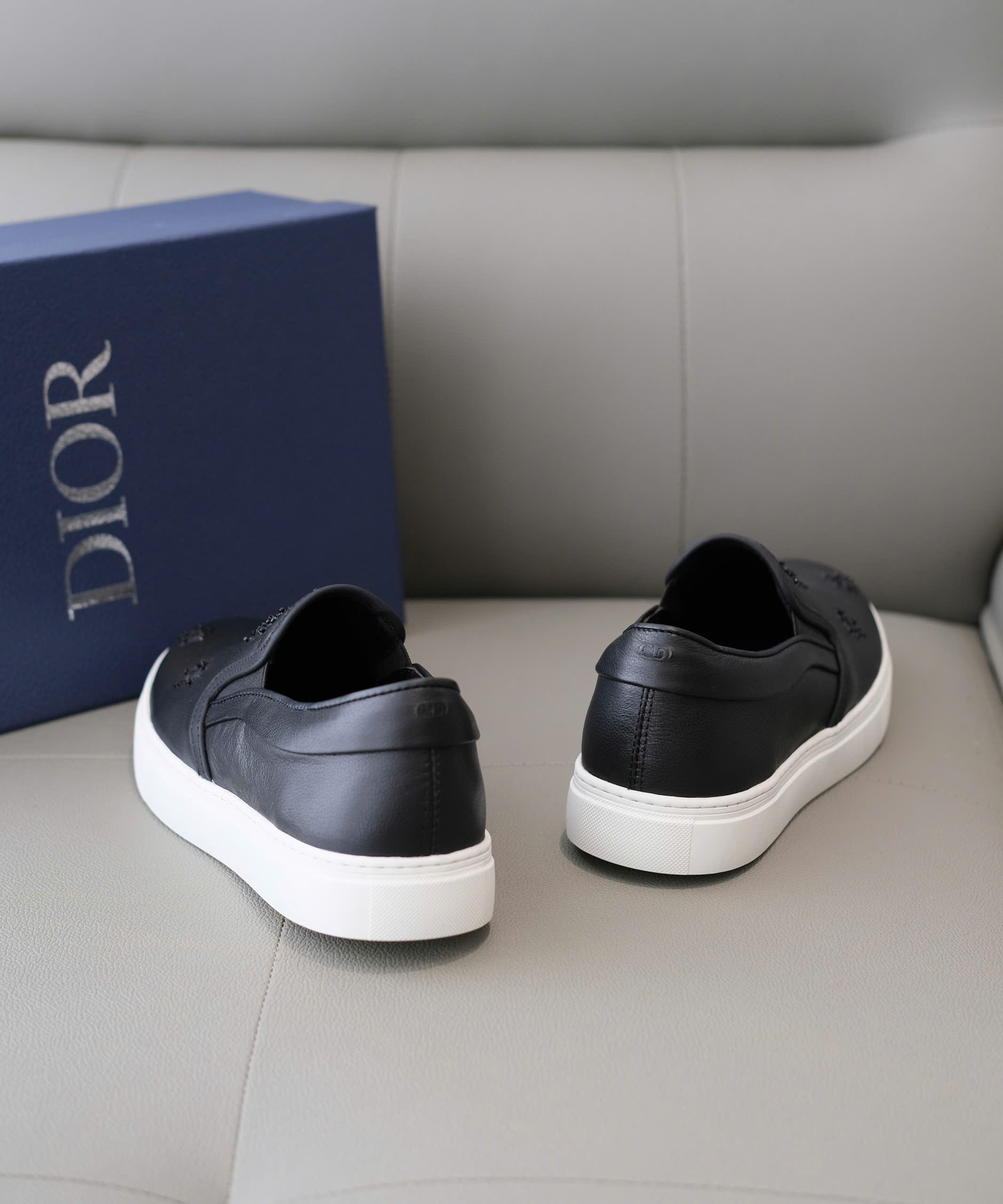 Giày slipon Dior CD thêu Ong full Like Auth 38-43 DDT