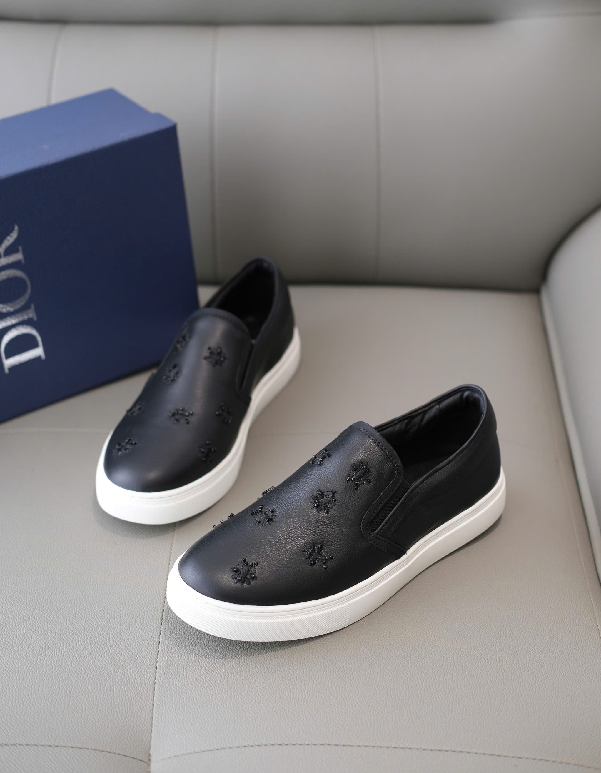 Giày slipon Dior CD thêu Ong full Like Auth 38-43 DDT