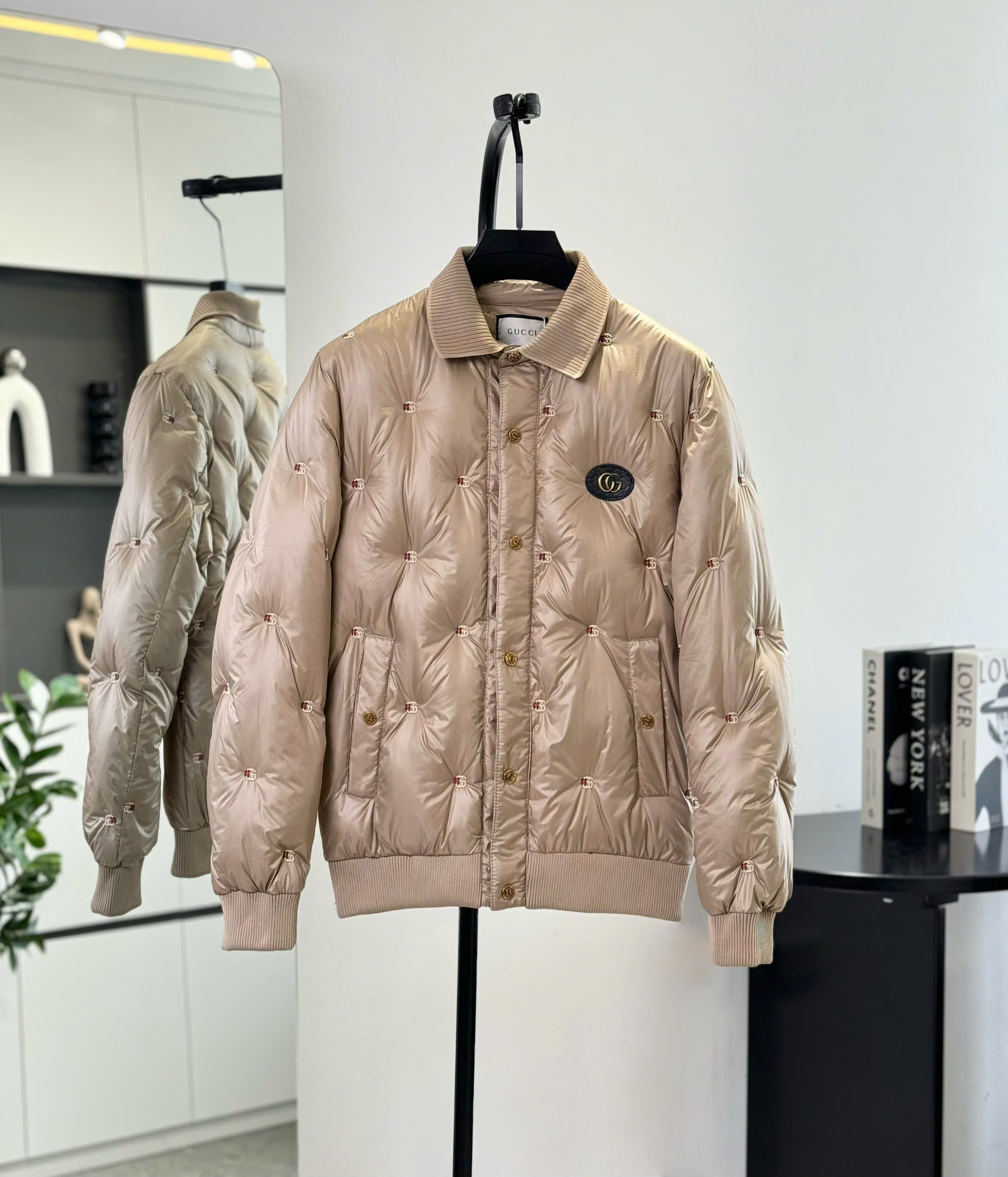 Áo phao Gucci GC cài khuy cổ bẻ logo thêu full Like Auth M-XXL DDT