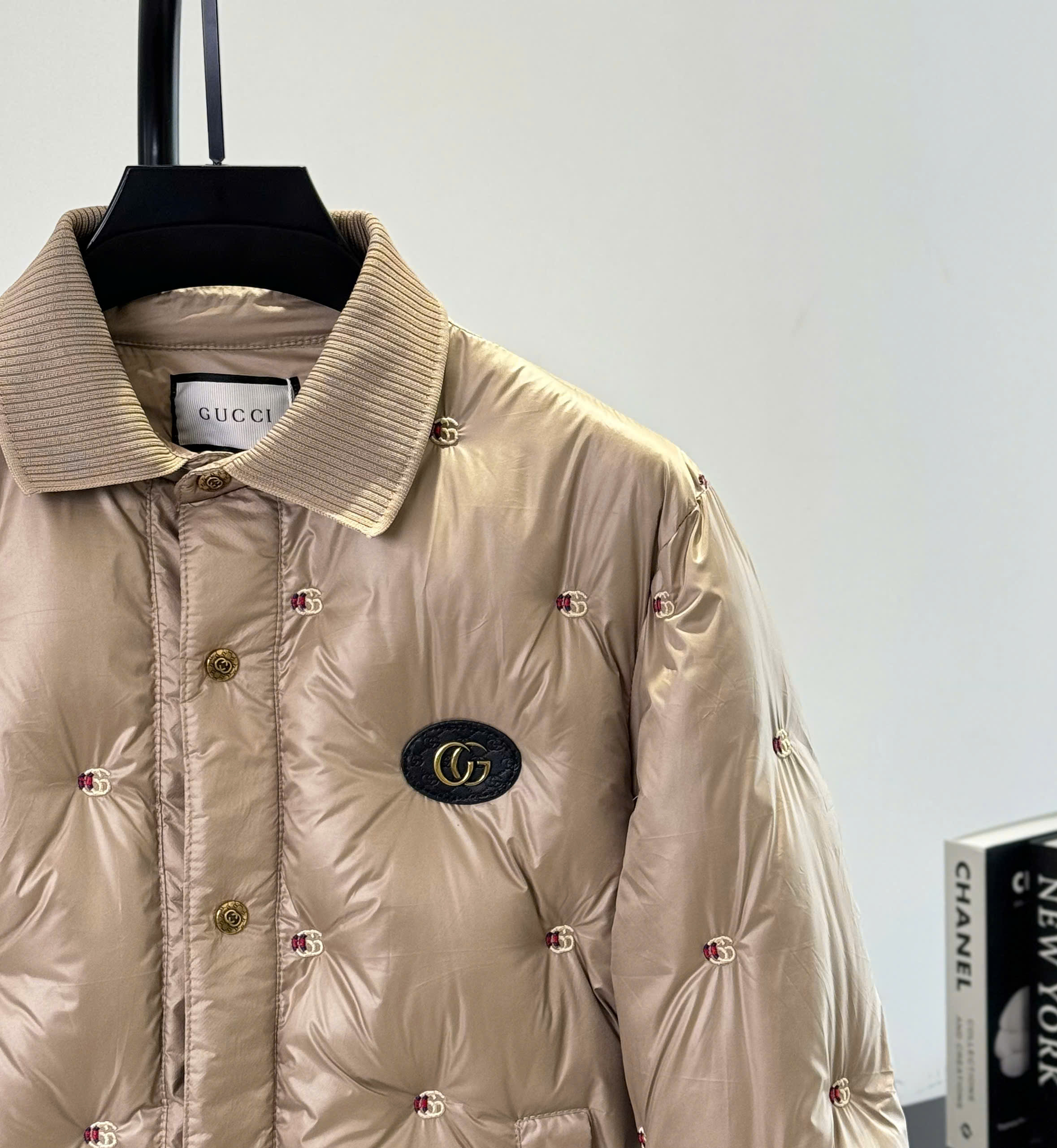 Áo phao Gucci GC cài khuy cổ bẻ logo thêu full Like Auth M-XXL DDT