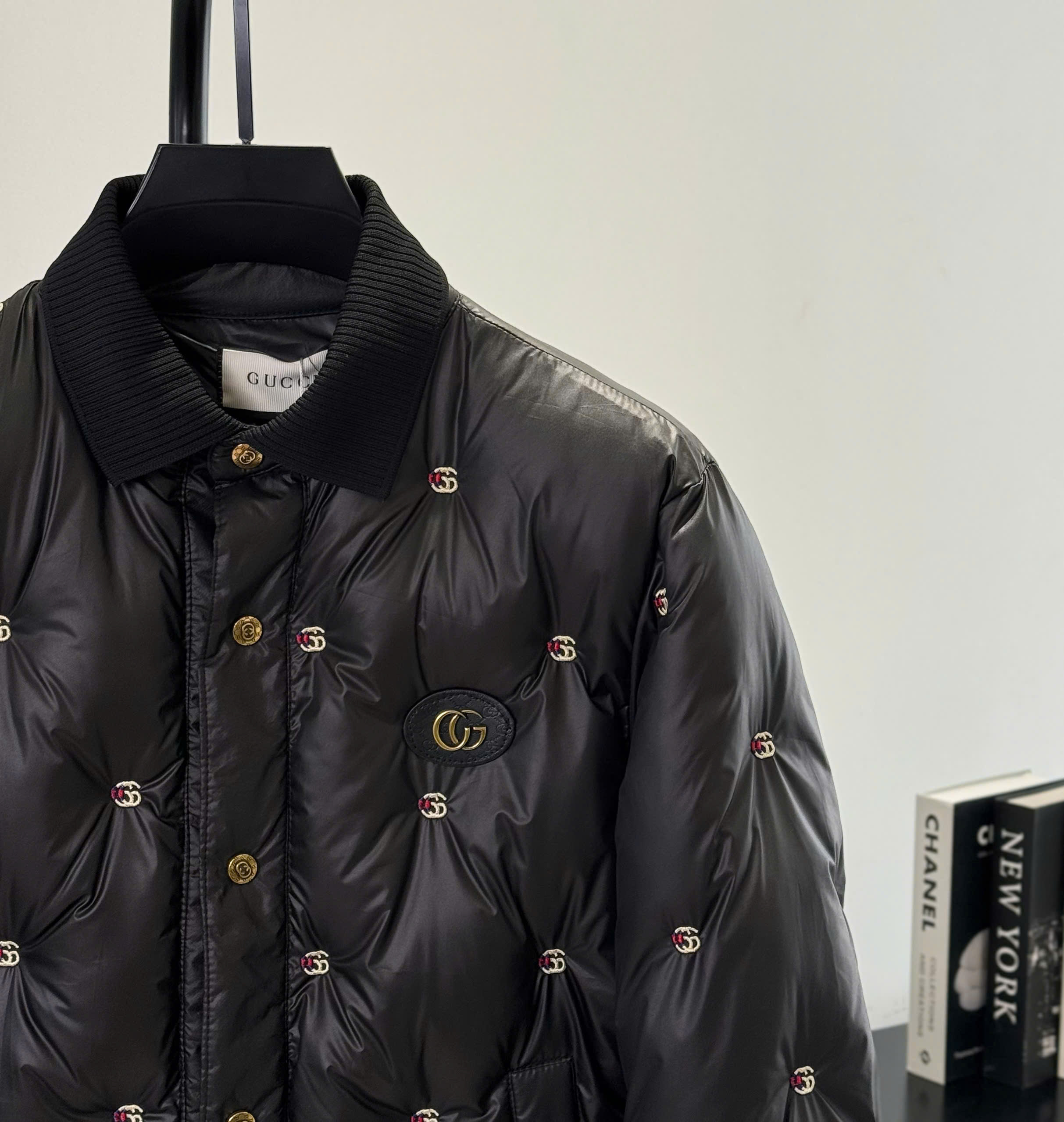 Áo phao Gucci GC cài khuy cổ bẻ logo thêu full Like Auth M-XXL DDT