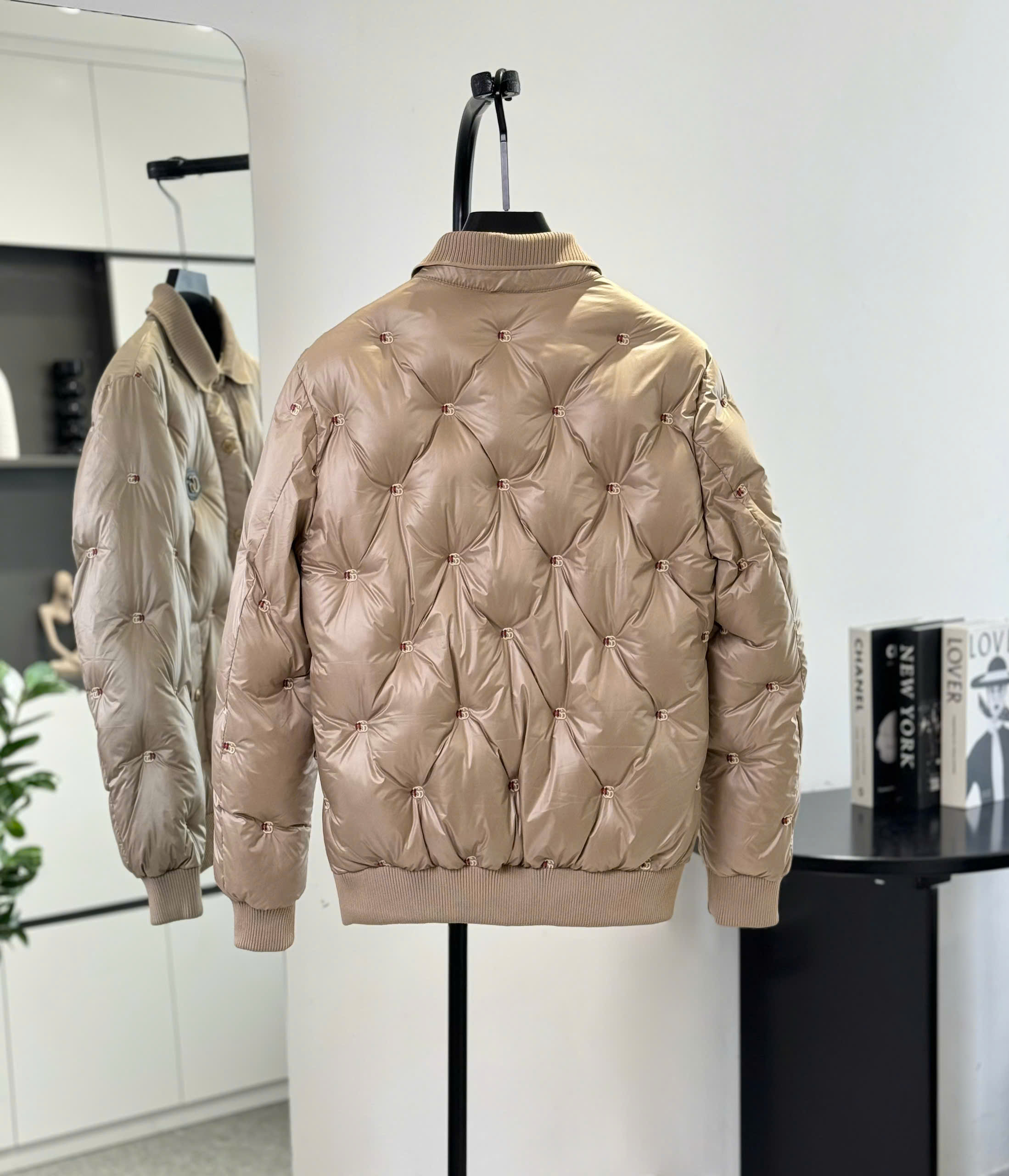 Áo phao Gucci GC cài khuy cổ bẻ logo thêu full Like Auth M-XXL DDT