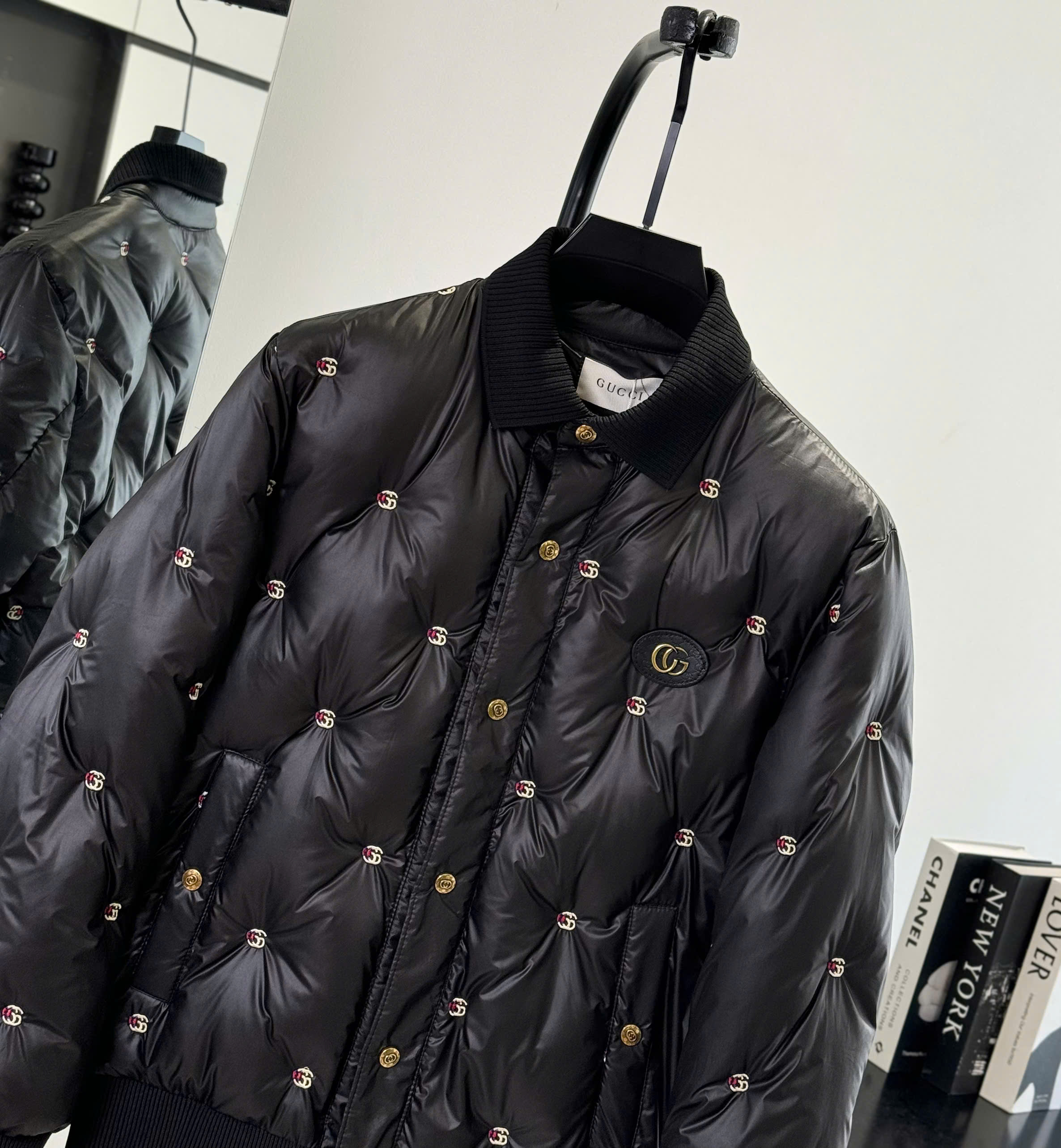 Áo phao Gucci GC cài khuy cổ bẻ logo thêu full Like Auth M-XXL DDT