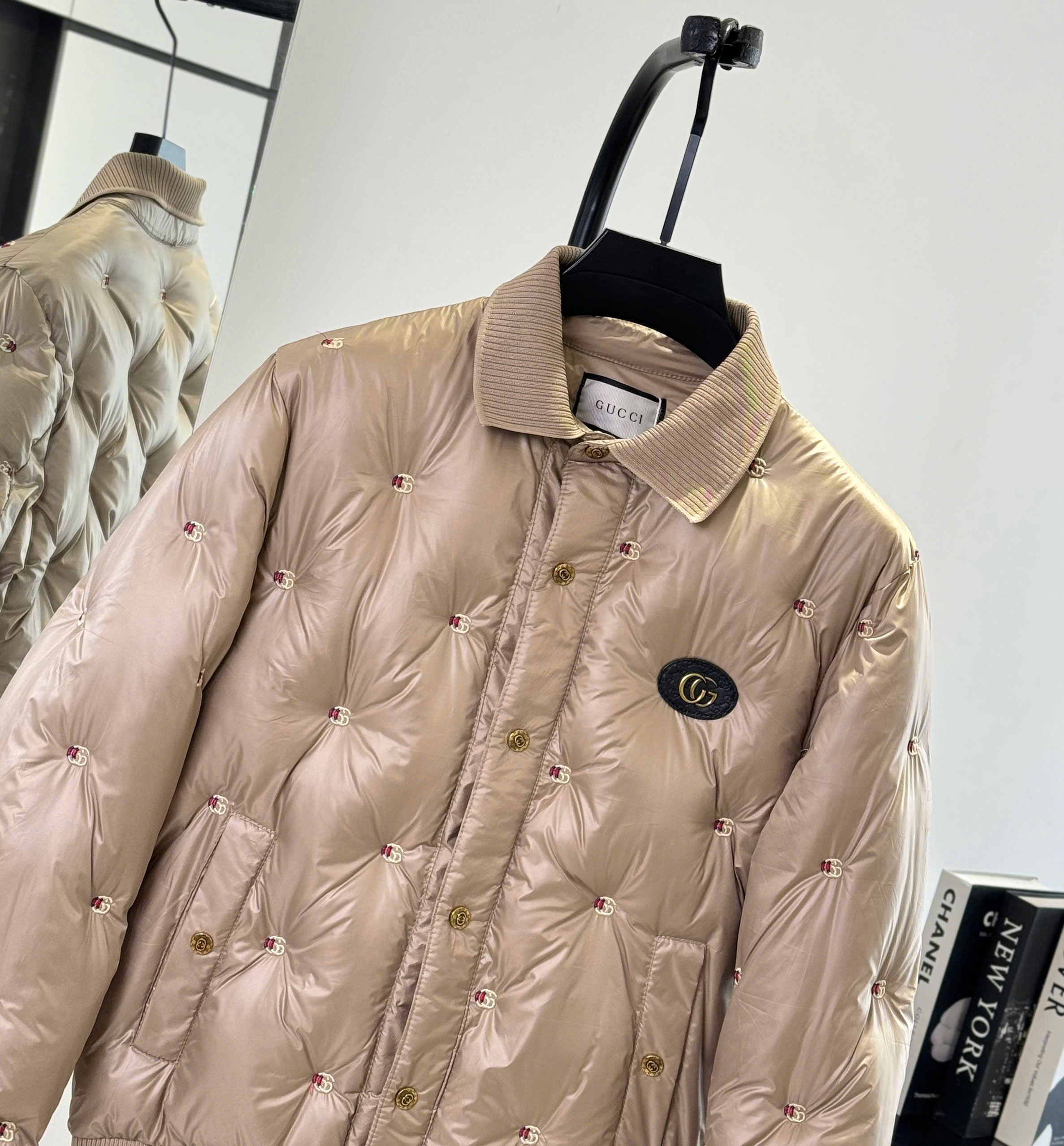 Áo phao Gucci GC cài khuy cổ bẻ logo thêu full Like Auth M-XXL DDT