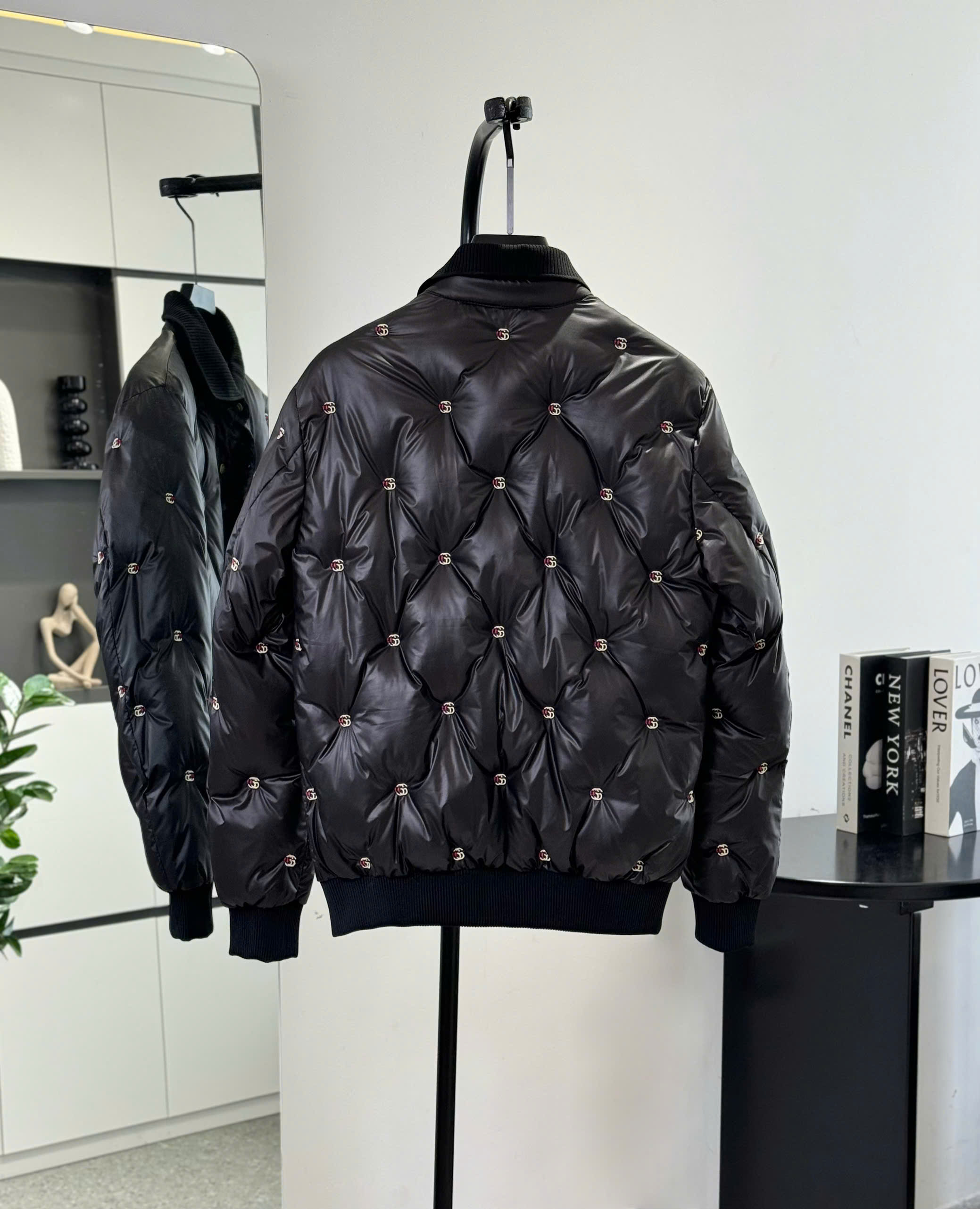 Áo phao Gucci GC cài khuy cổ bẻ logo thêu full Like Auth M-XXL DDT